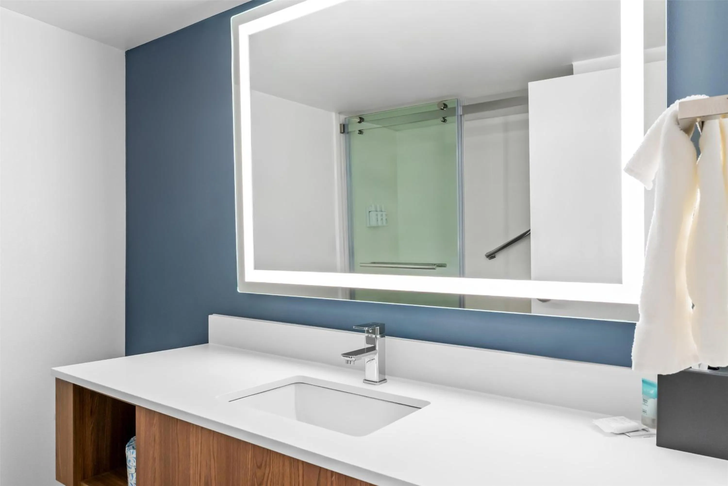 Bathroom in Red Lion Hotel Cheyenne