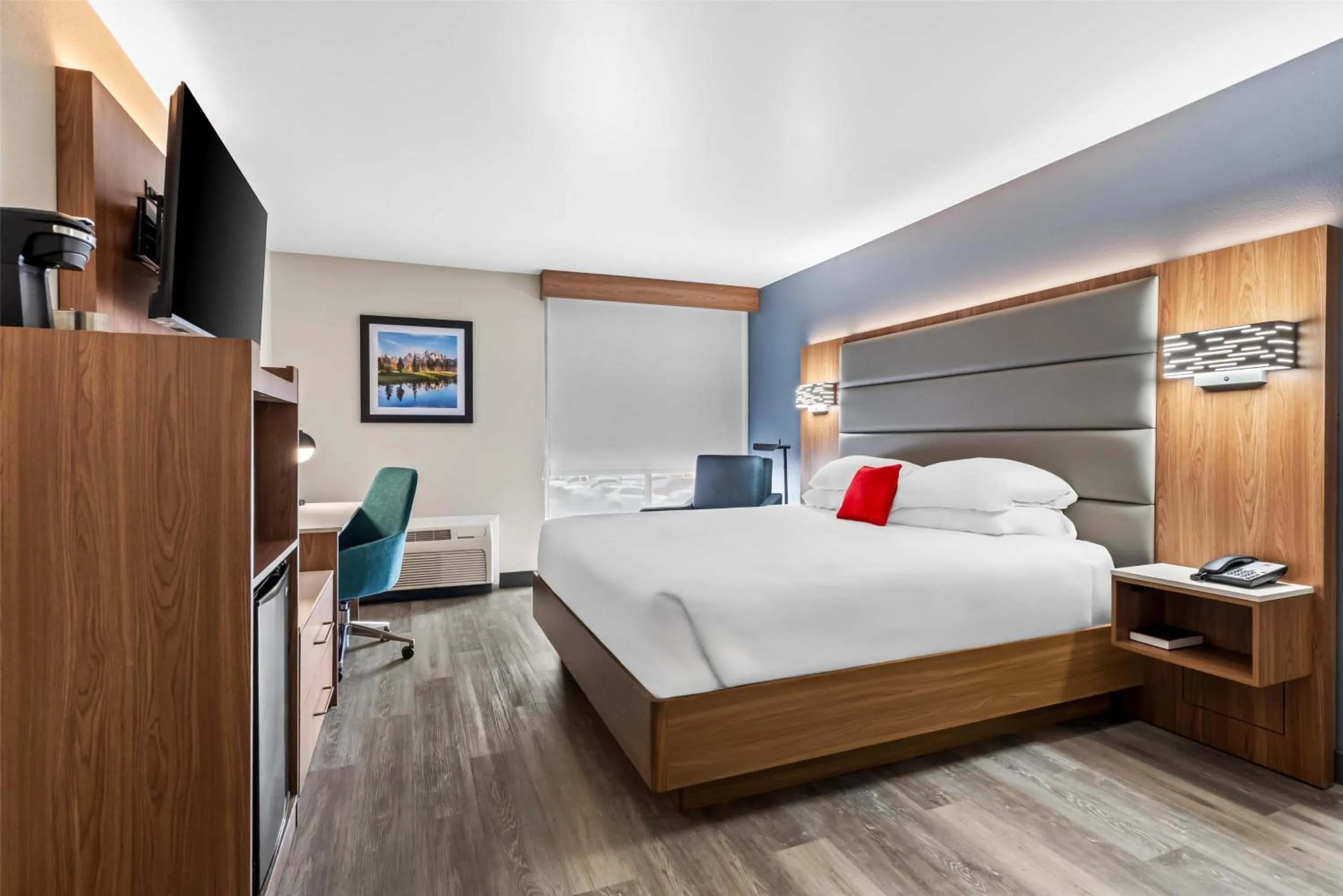 Bedroom, Bed in Red Lion Hotel Cheyenne