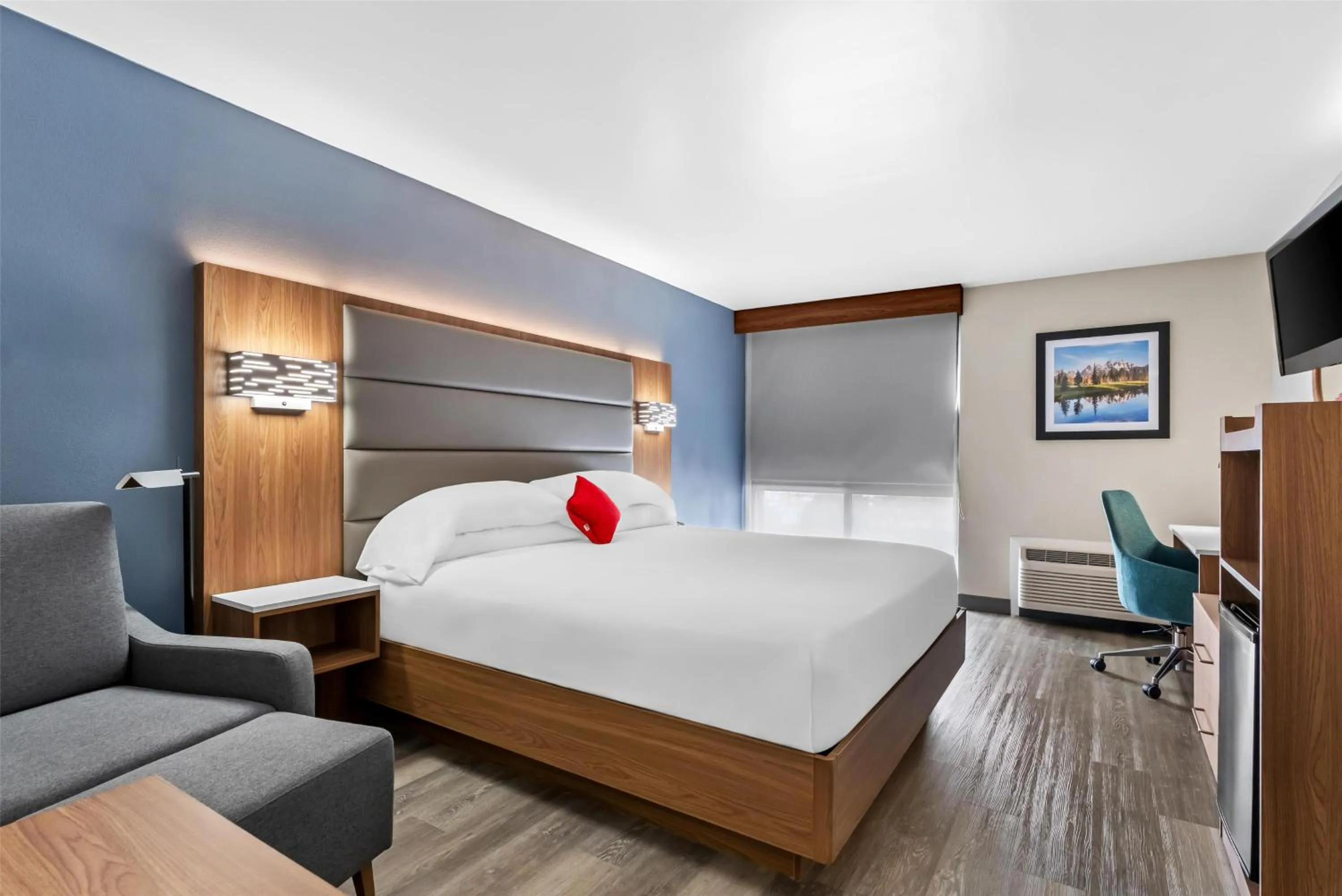 Bedroom, Bed in Red Lion Hotel Cheyenne