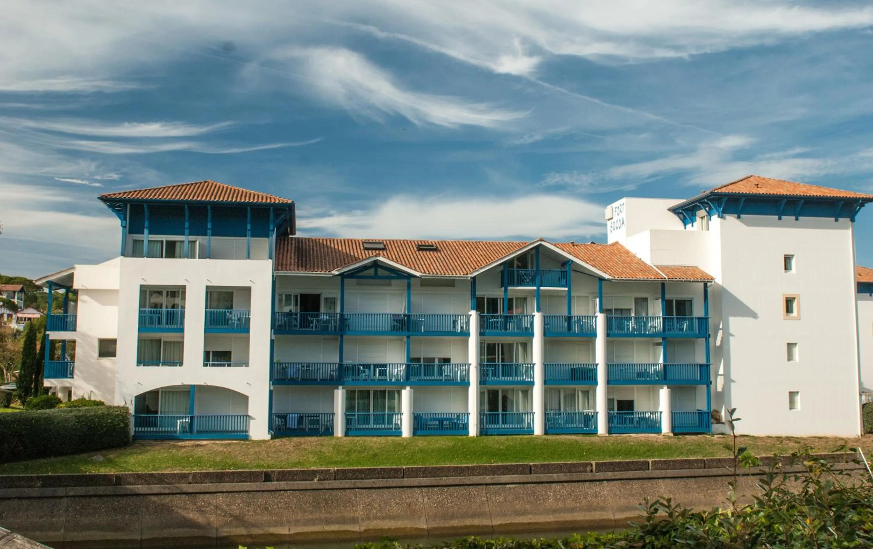 Facade/entrance in Résidence Mer & Golf Fort Socoa