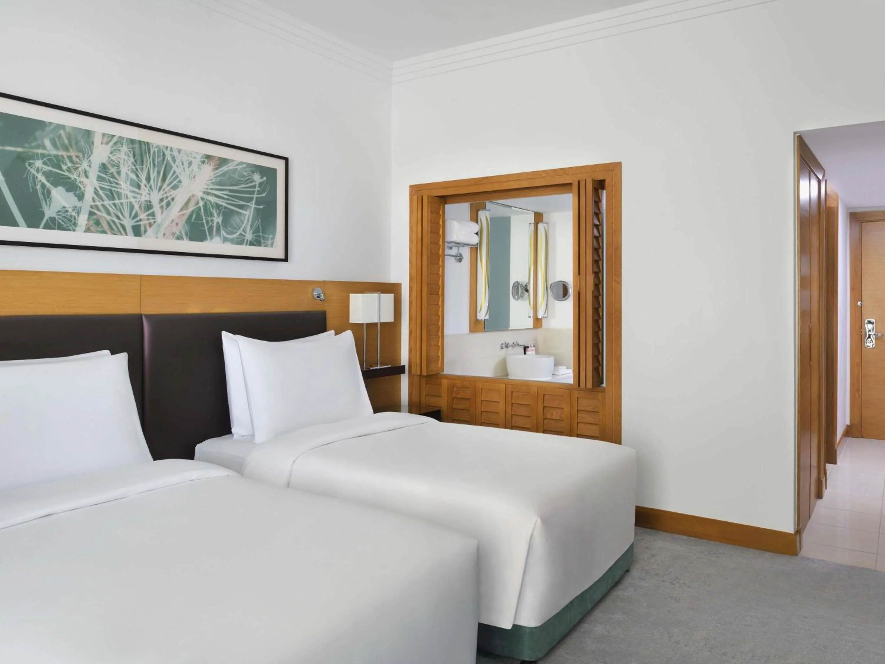 Bedroom, Bed in Mövenpick Hotel Jumeirah Beach