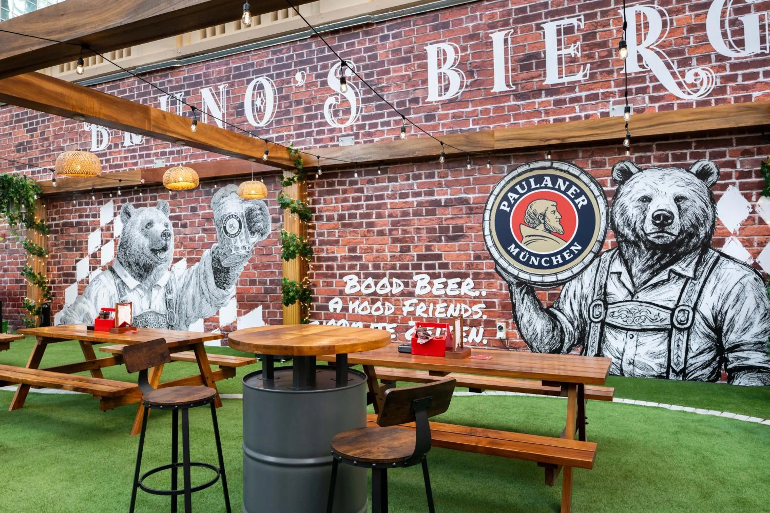 Restaurant/places to eat in Mövenpick Hotel Jumeirah Beach