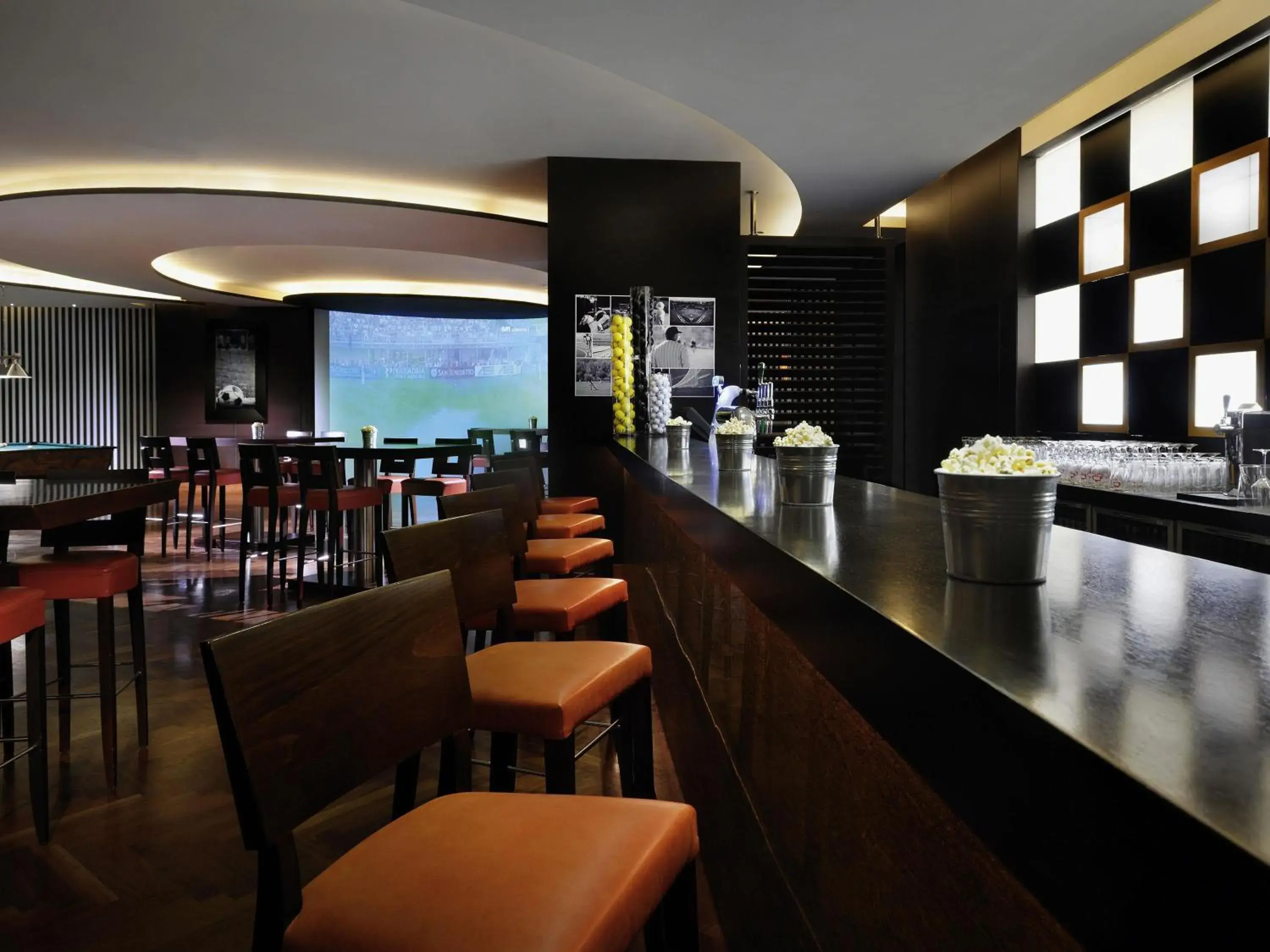 Restaurant/places to eat in Mövenpick Hotel Jumeirah Beach Restaurant/places to eat in Mövenpick Hotel Jumeirah Beach