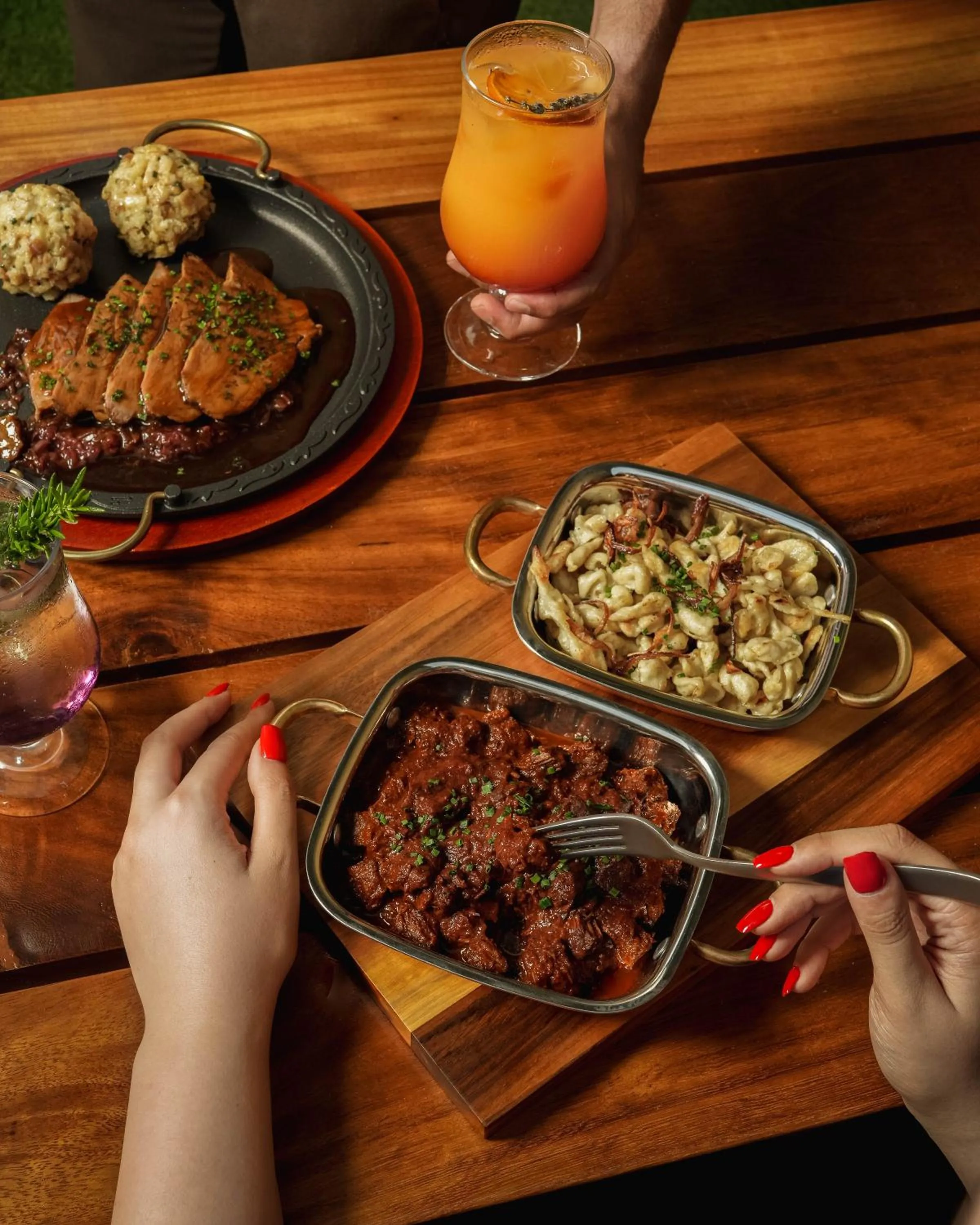 Restaurant/places to eat in Mövenpick Hotel Jumeirah Beach