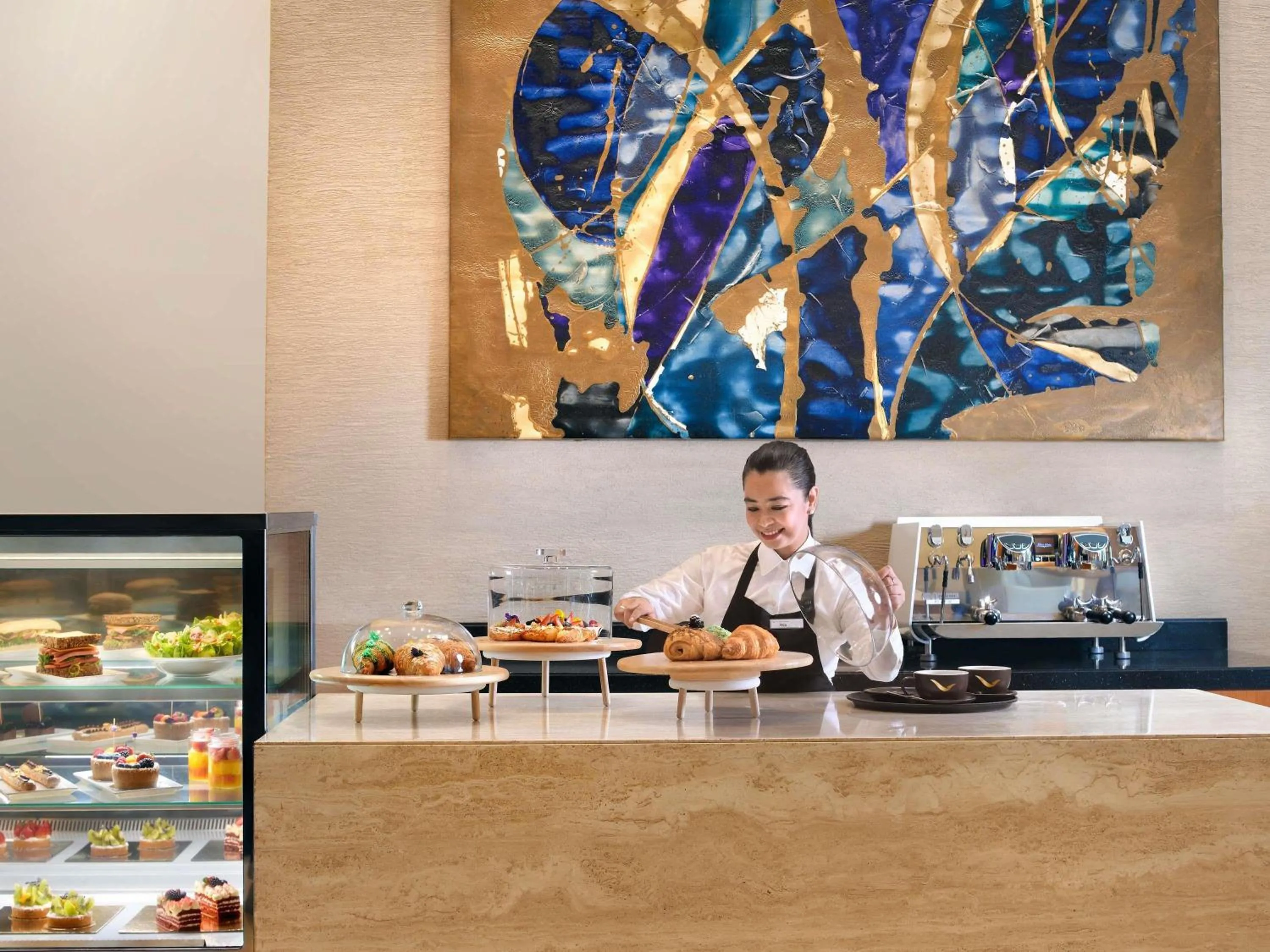 Restaurant/places to eat in Mövenpick Hotel Jumeirah Beach