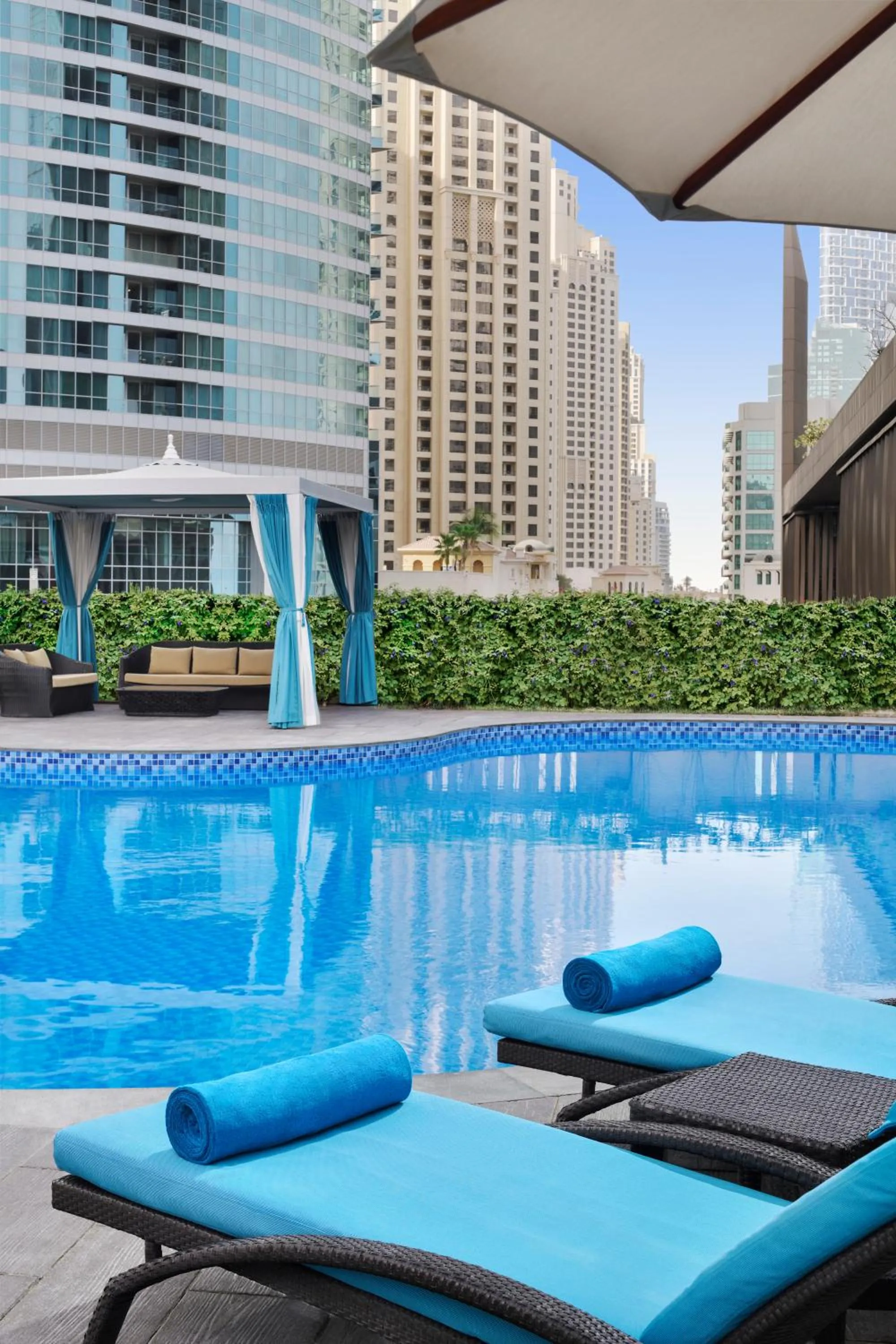 Swimming pool in Mövenpick Hotel Jumeirah Beach