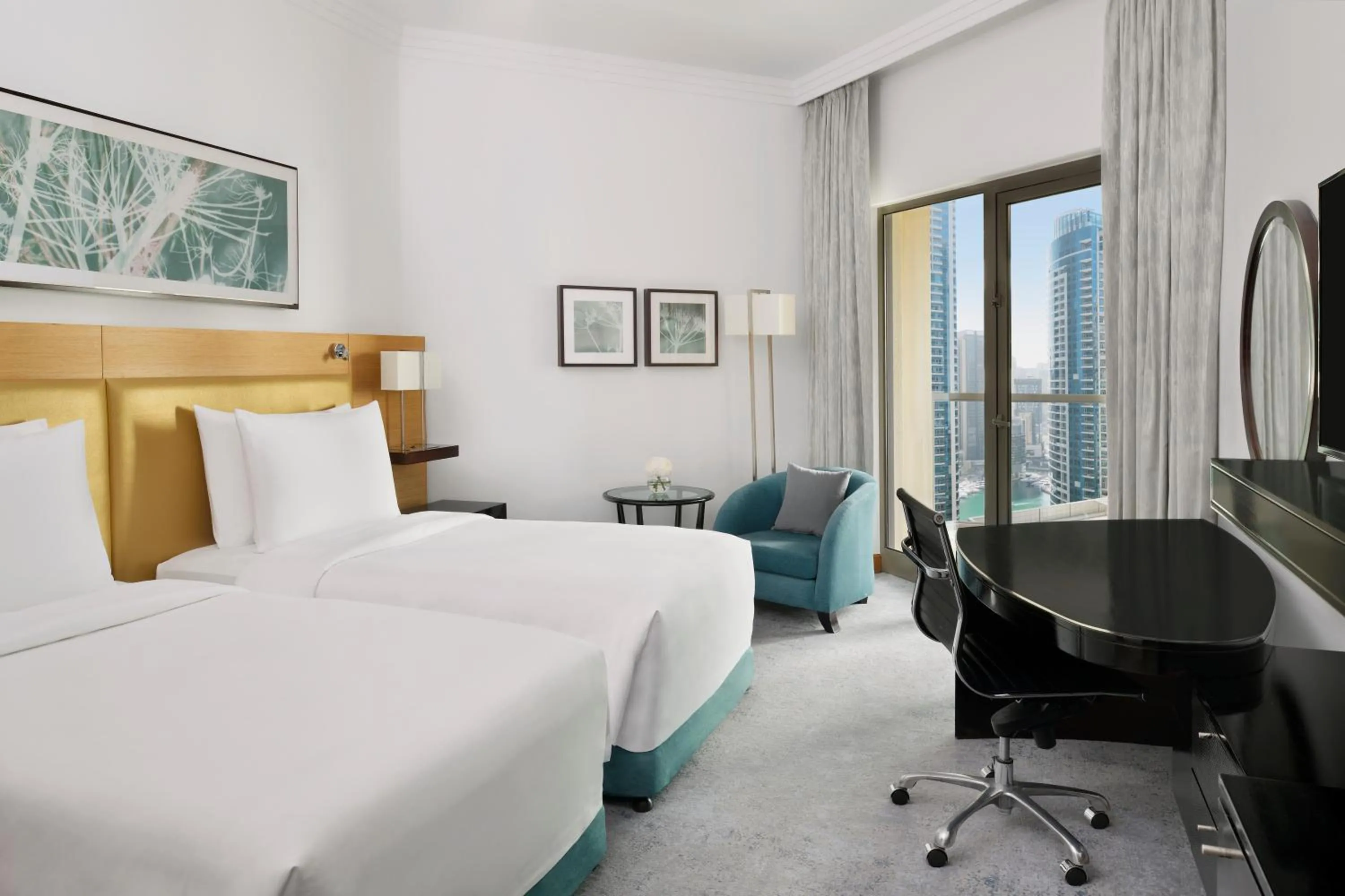 Bedroom, Bed in Mövenpick Hotel Jumeirah Beach