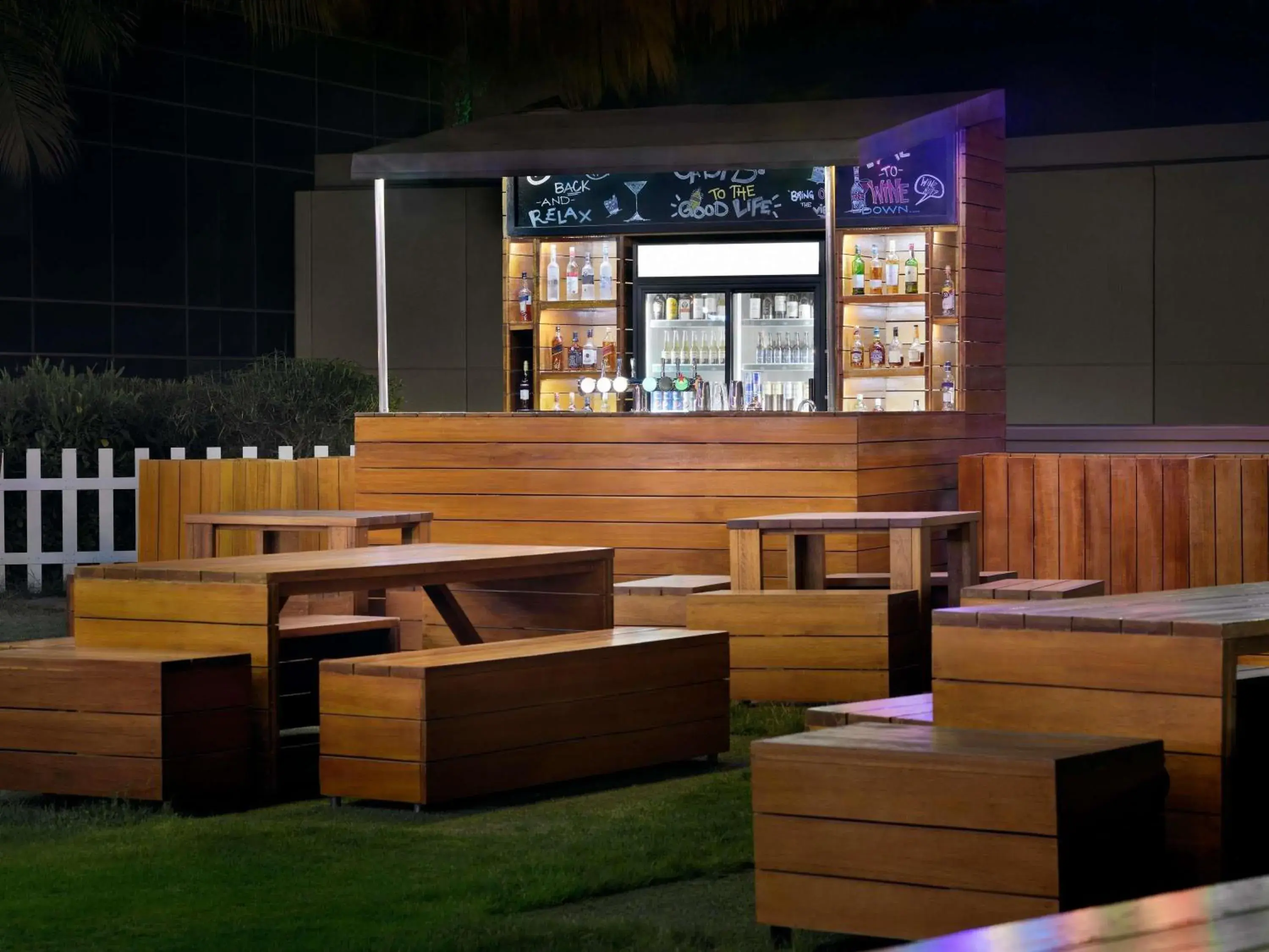 Restaurant/places to eat in Mövenpick Hotel Jumeirah Beach Restaurant/places to eat in Mövenpick Hotel Jumeirah Beach