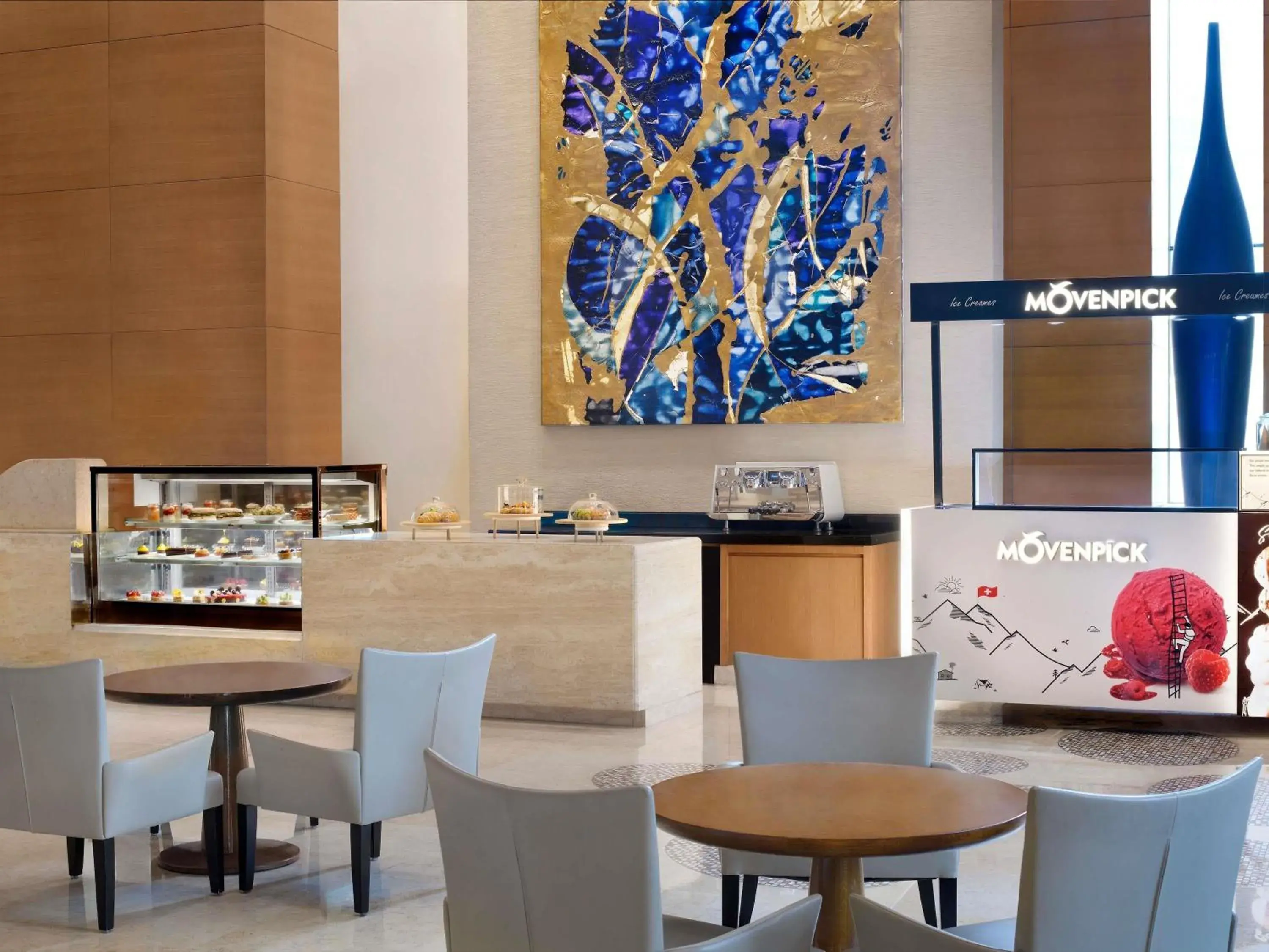 Restaurant/places to eat in Mövenpick Hotel Jumeirah Beach Restaurant/places to eat in Mövenpick Hotel Jumeirah Beach