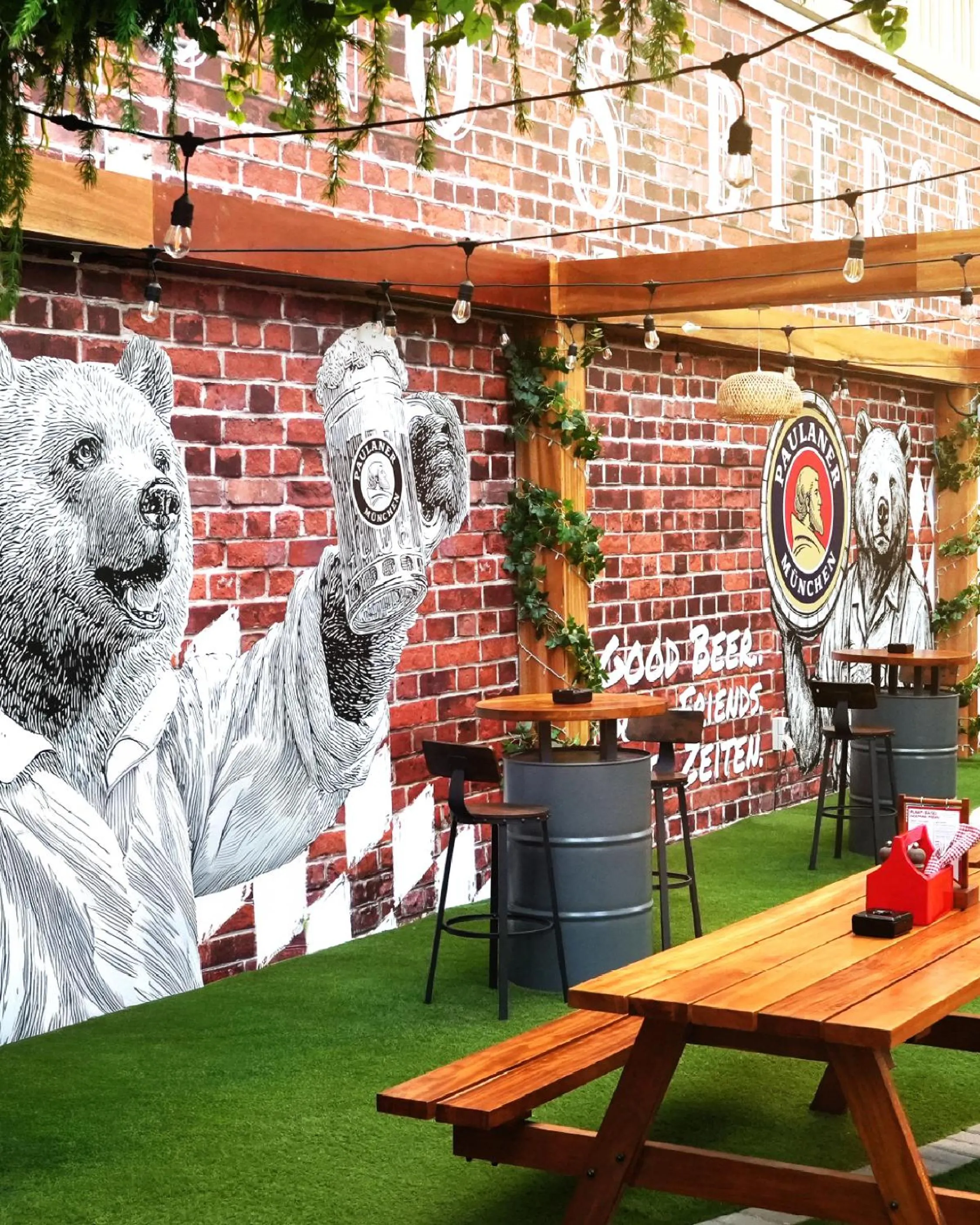 Restaurant/places to eat in Mövenpick Hotel Jumeirah Beach