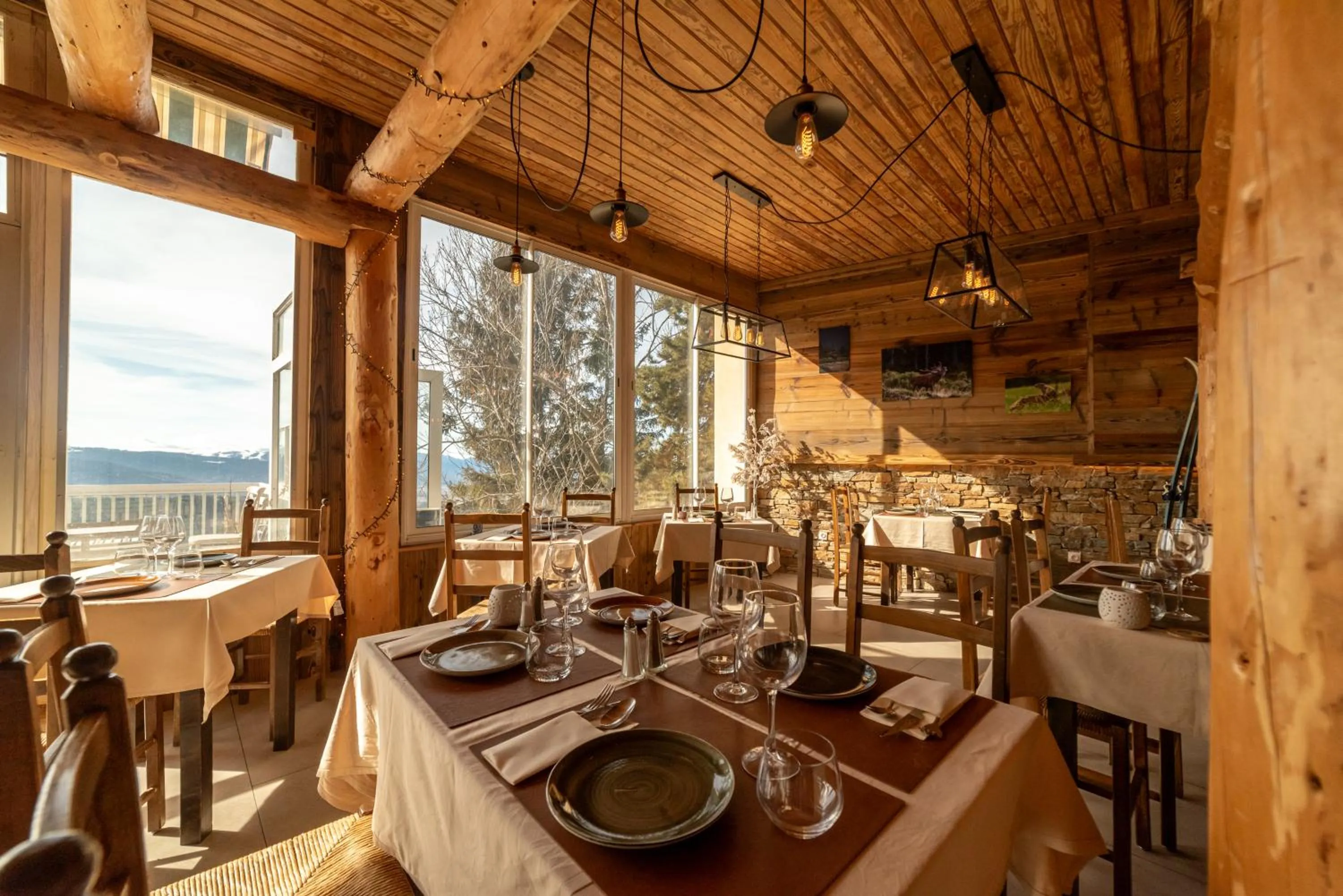 Restaurant/places to eat in Hotel des Pyrénées