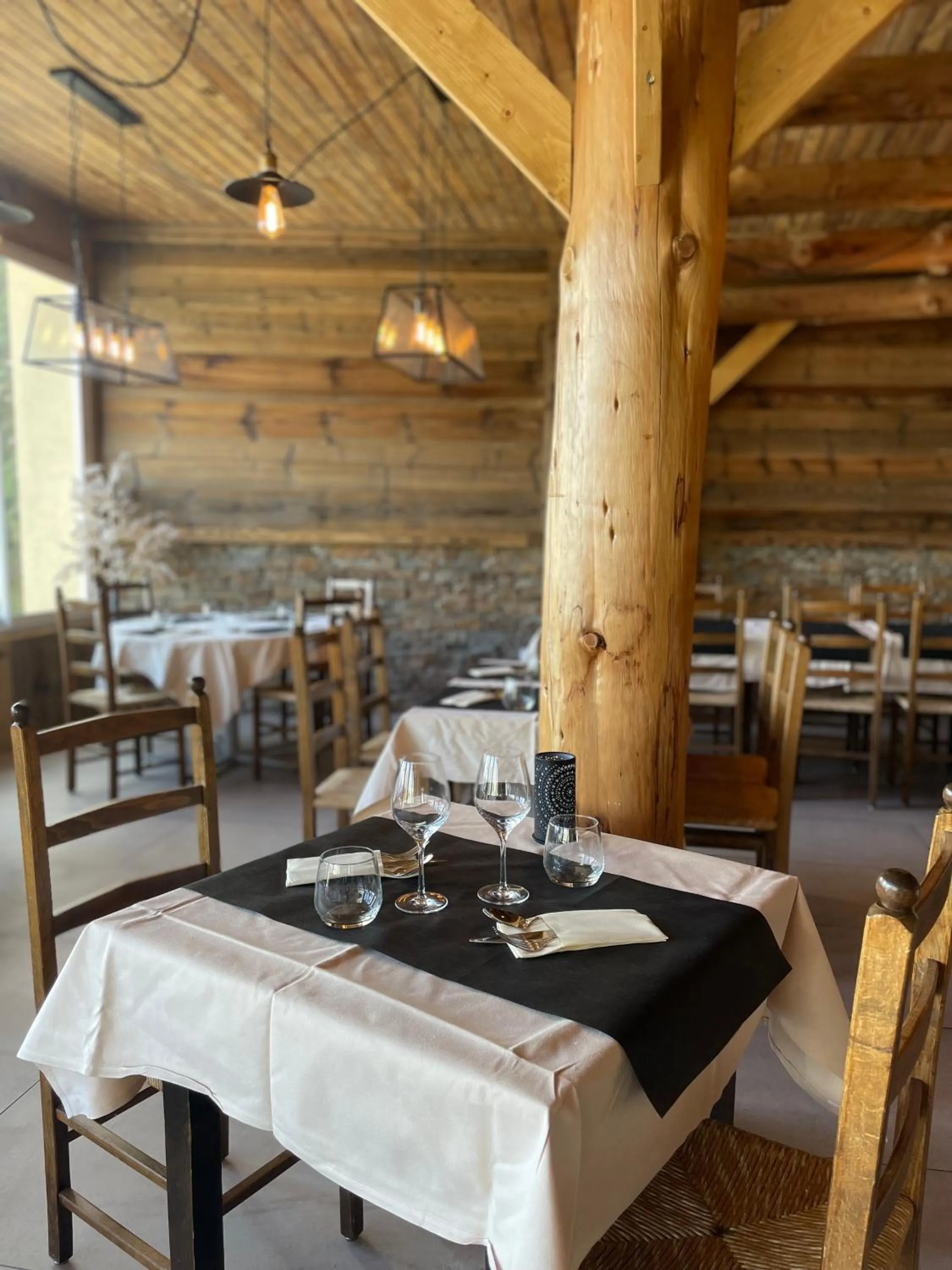 Restaurant/places to eat in Hotel des Pyrénées