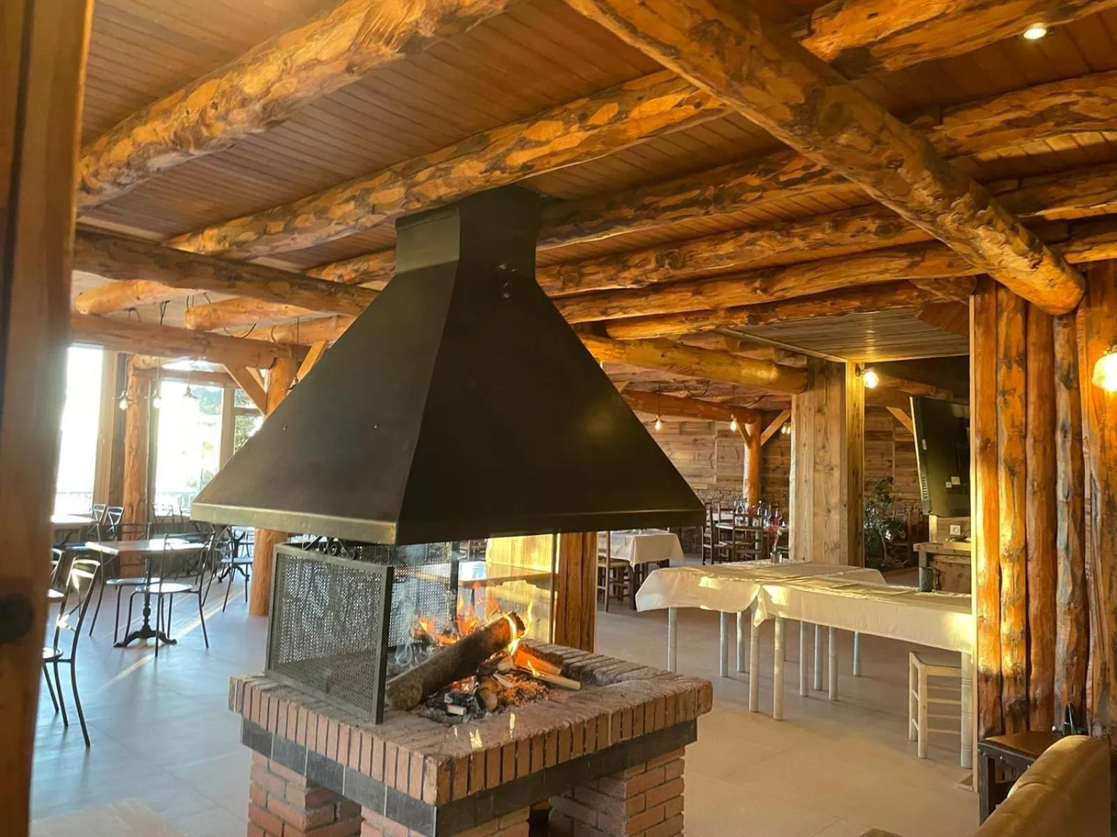 Restaurant/places to eat in Hotel des Pyrénées