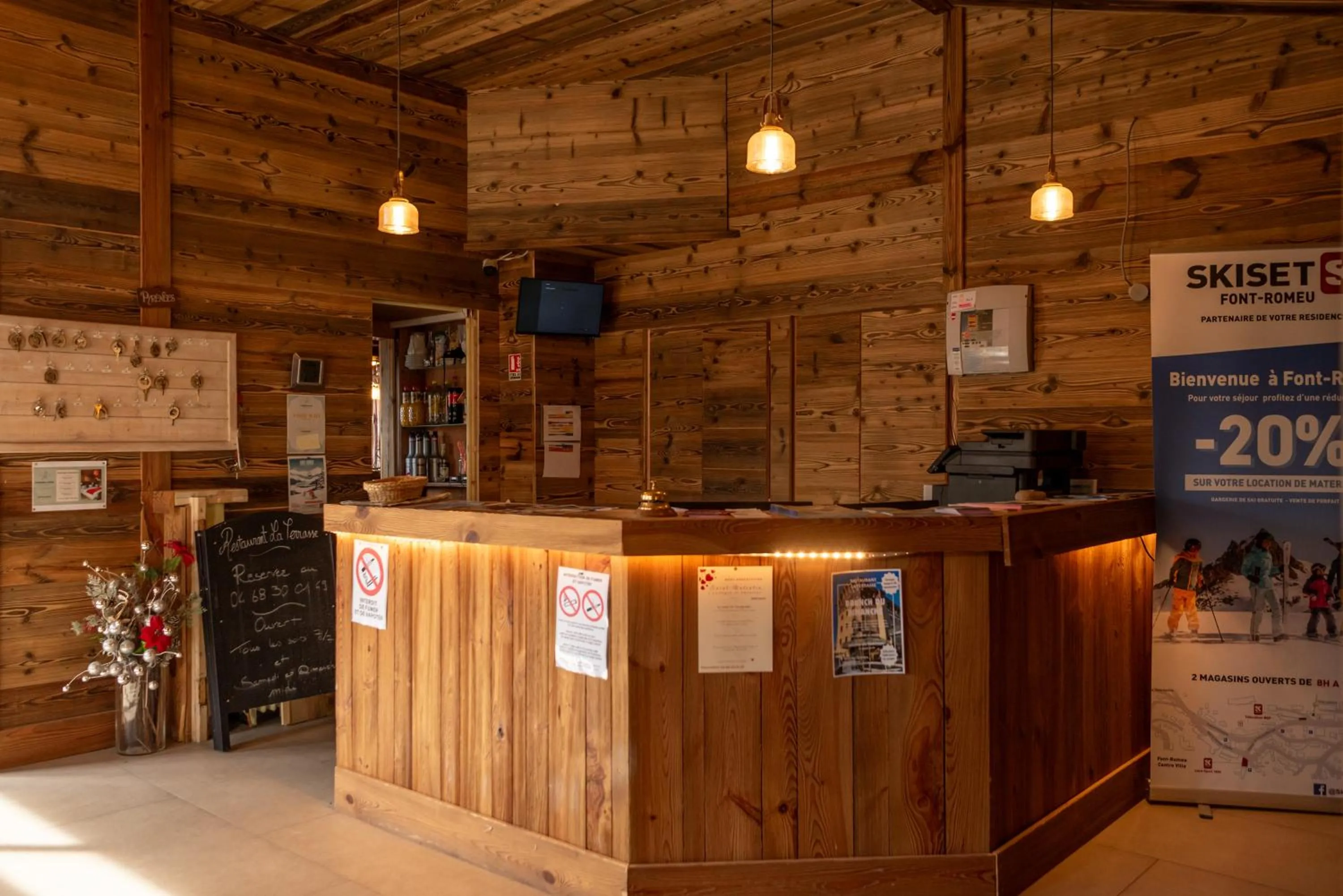 Lobby or reception in Hotel des Pyrénées