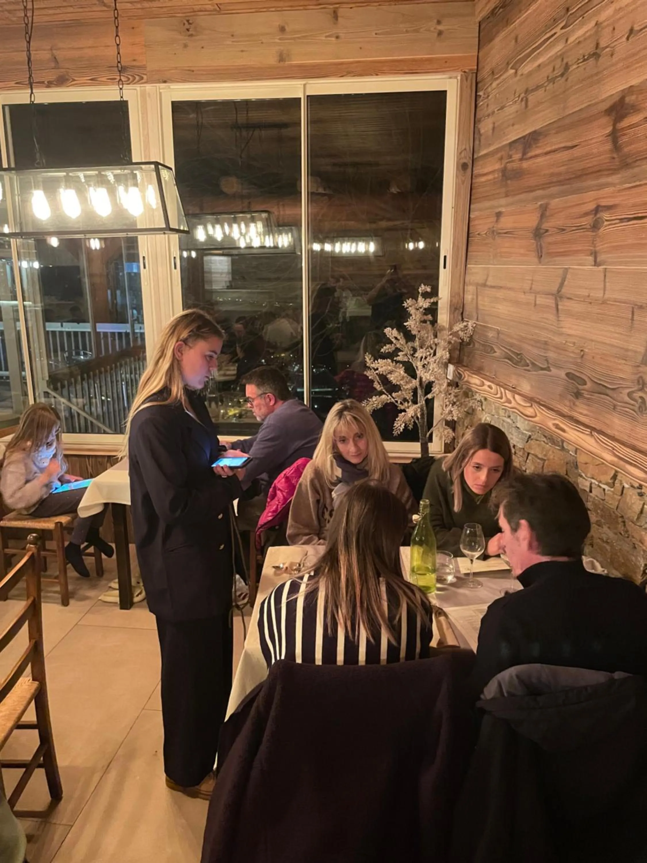 Restaurant/places to eat in Hotel des Pyrénées