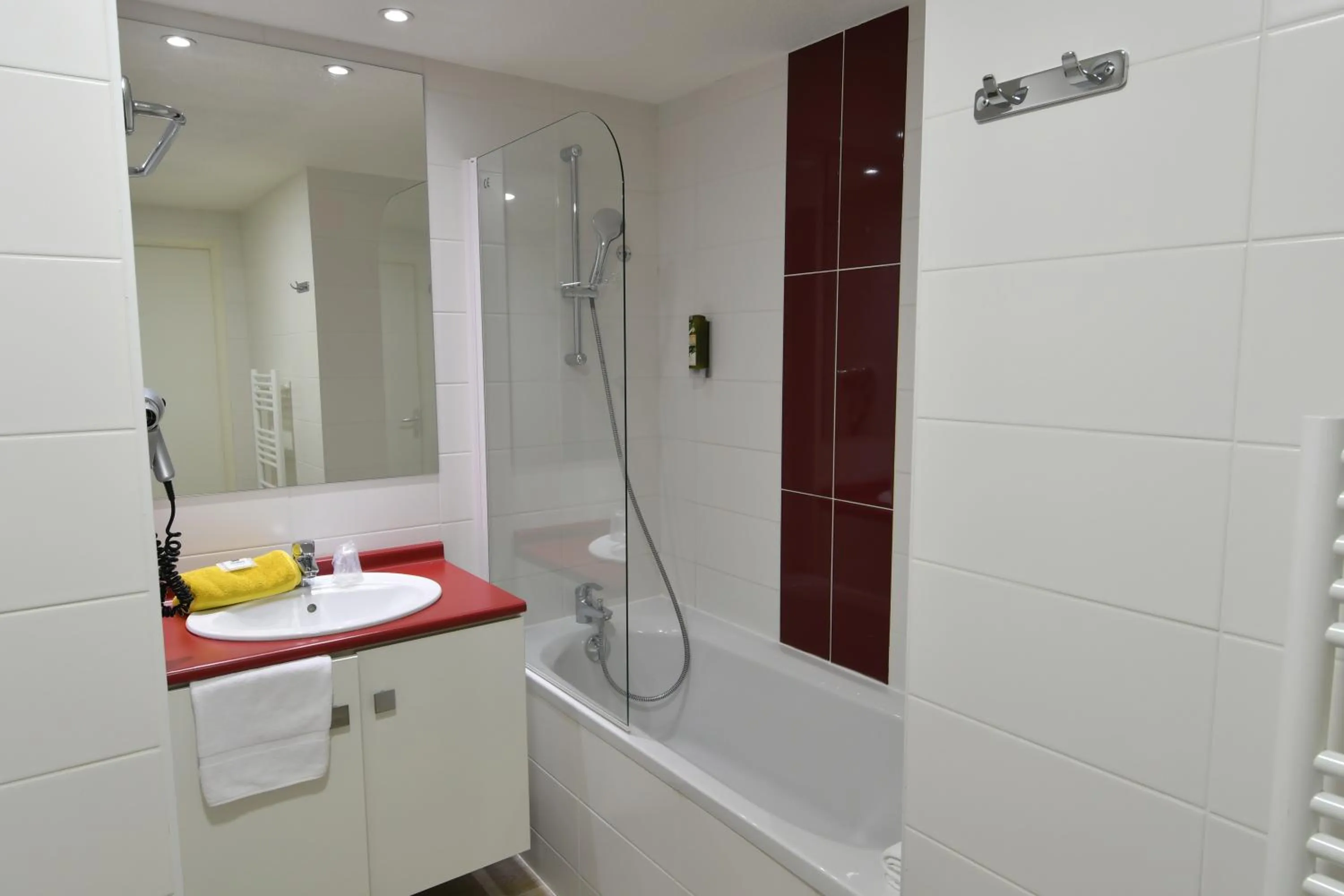 Shower in Appart-Hôtel Mer & Golf City Bordeaux Bassins à flot