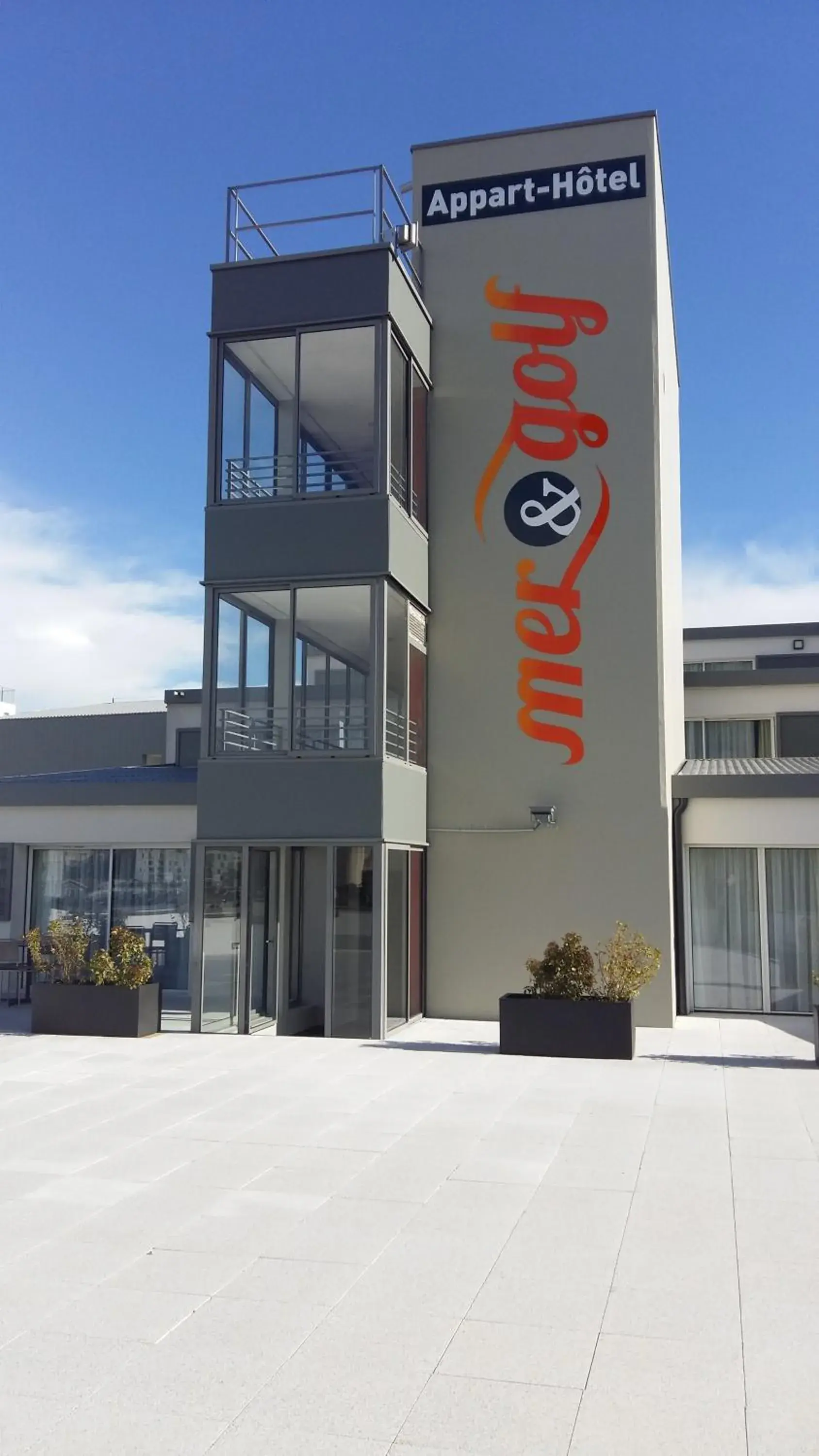 Facade/entrance in Appart-Hôtel Mer & Golf City Bordeaux Bassins à flot Facade/entrance in Appart-Hôtel Mer & Golf City Bordeaux Bassins à flot