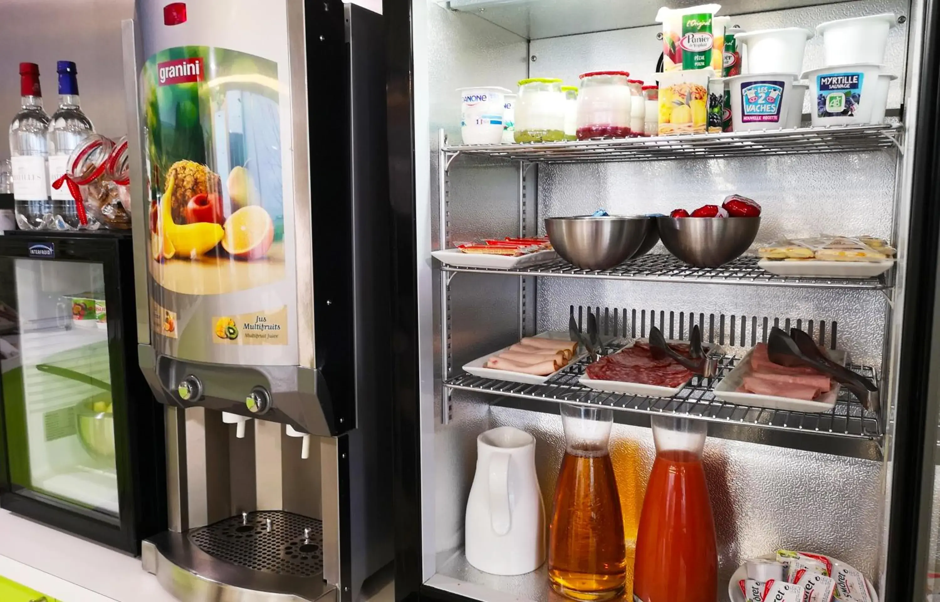 Food and drinks in Appart-Hôtel Mer & Golf City Bordeaux Bassins à flot Food and drinks in Appart-Hôtel Mer & Golf City Bordeaux Bassins à flot