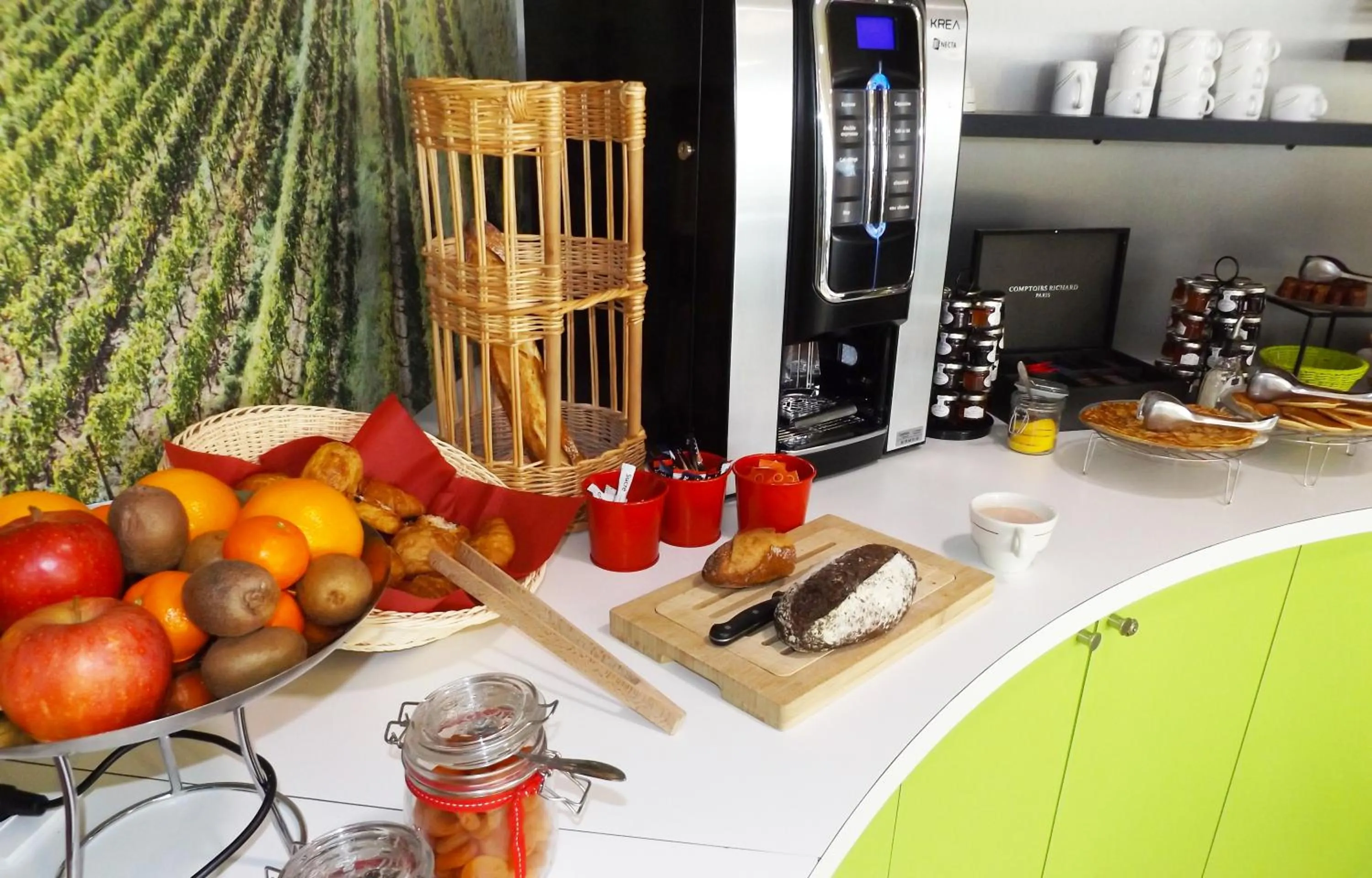 Food and drinks in Appart-Hôtel Mer & Golf City Bordeaux Bassins à flot