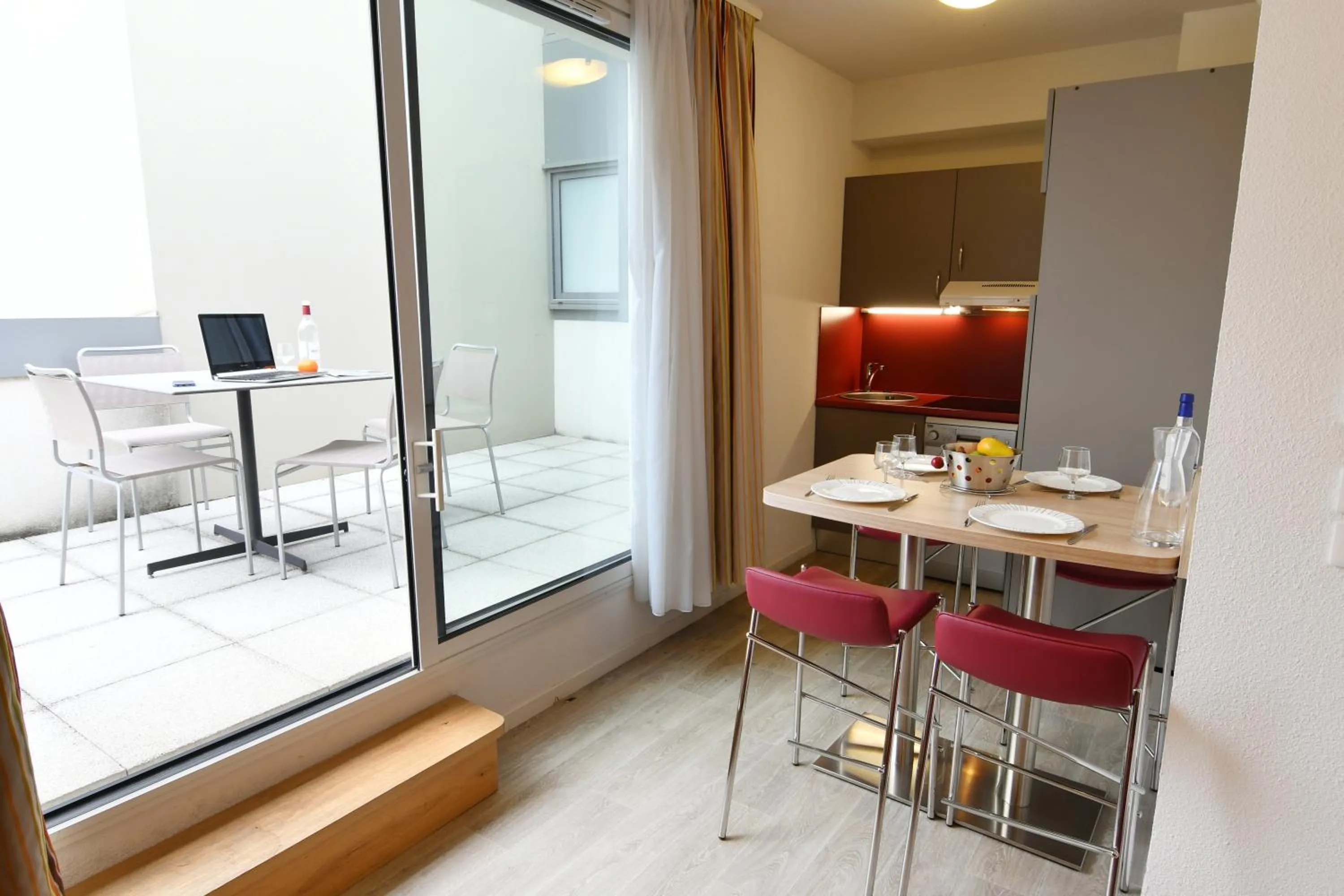 Balcony/Terrace in Appart-Hôtel Mer & Golf City Bordeaux Bassins à flot