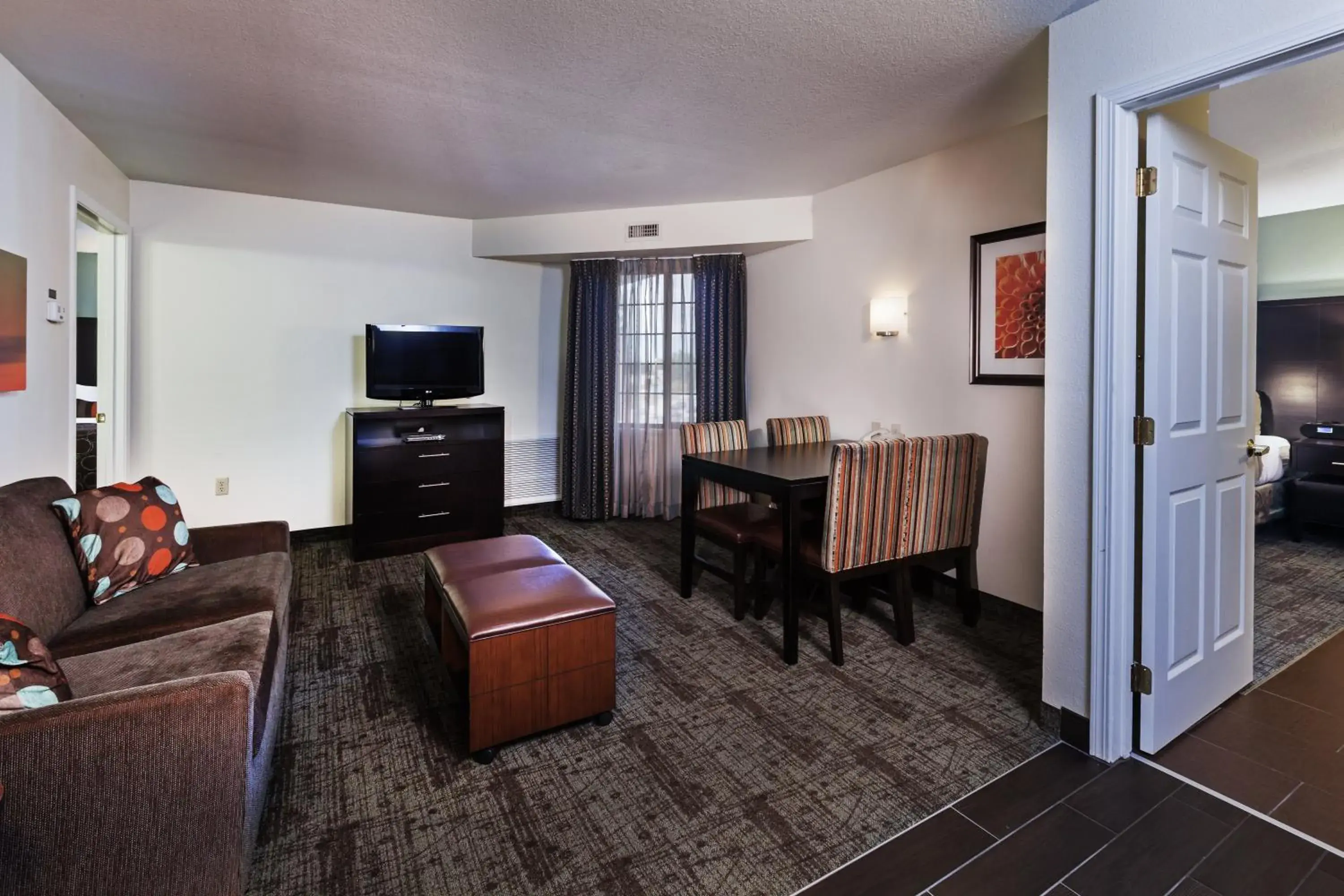 Two-Bedroom Suite with Three Queen Beds in Staybridge Suites Tulsa-Woodland Hills, an IHG Hotel Two-Bedroom Suite with Three Queen Beds in Staybridge Suites Tulsa-Woodland Hills, an IHG Hotel