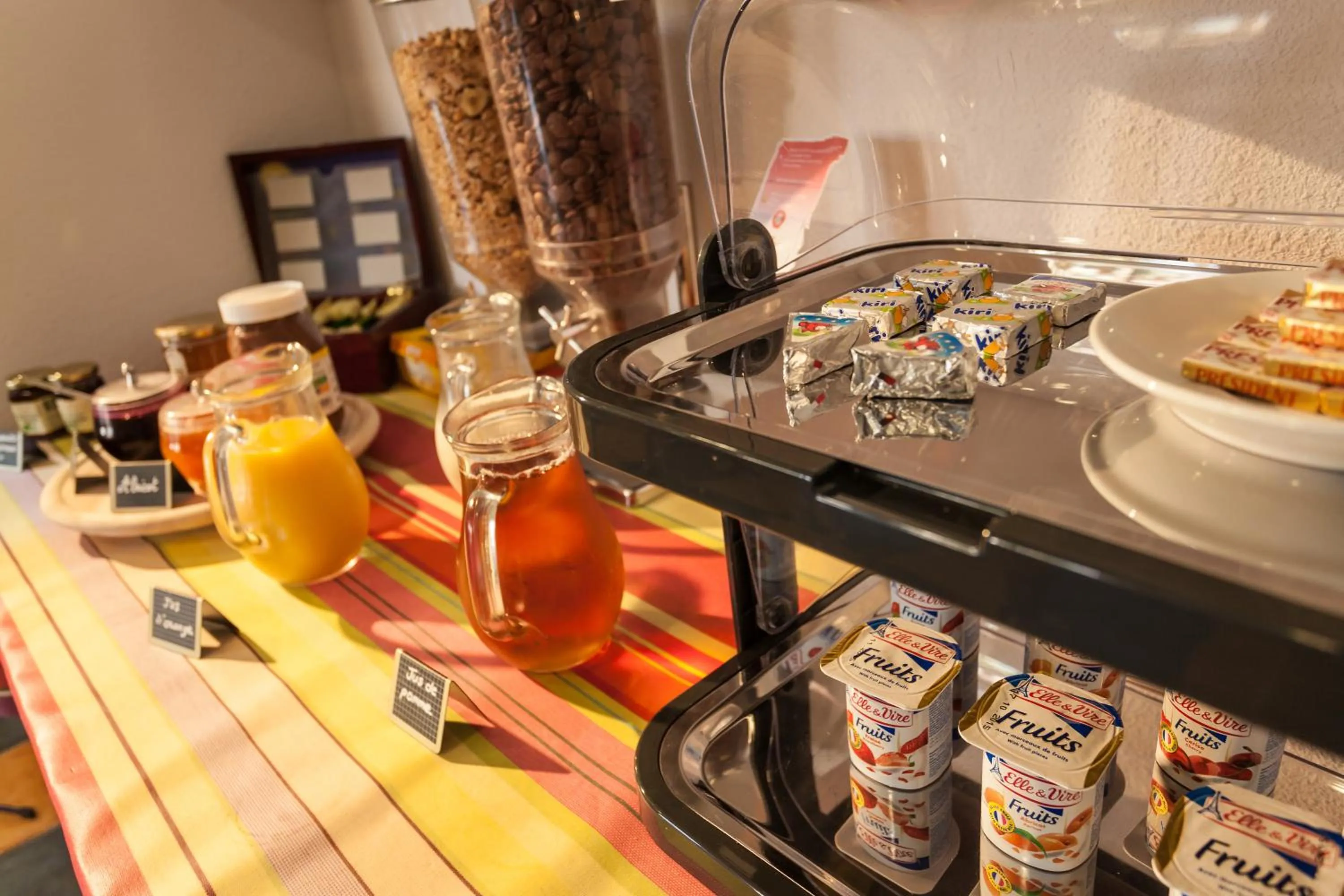 Continental breakfast in Résidence Mer & Golf Port Argelès