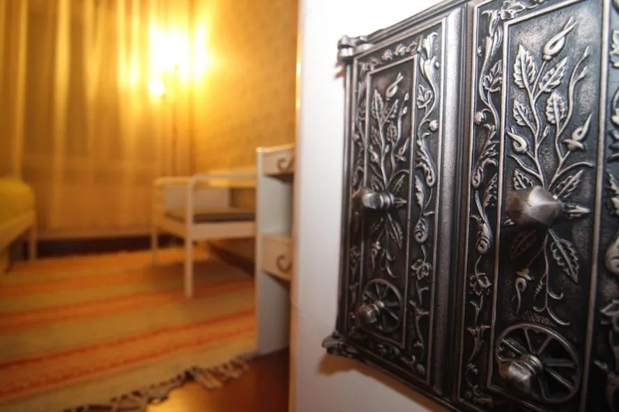 Decorative detail, Bed in Wanhan Apteekin Majatalo