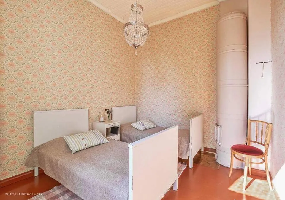Decorative detail, Bed in Wanhan Apteekin Majatalo