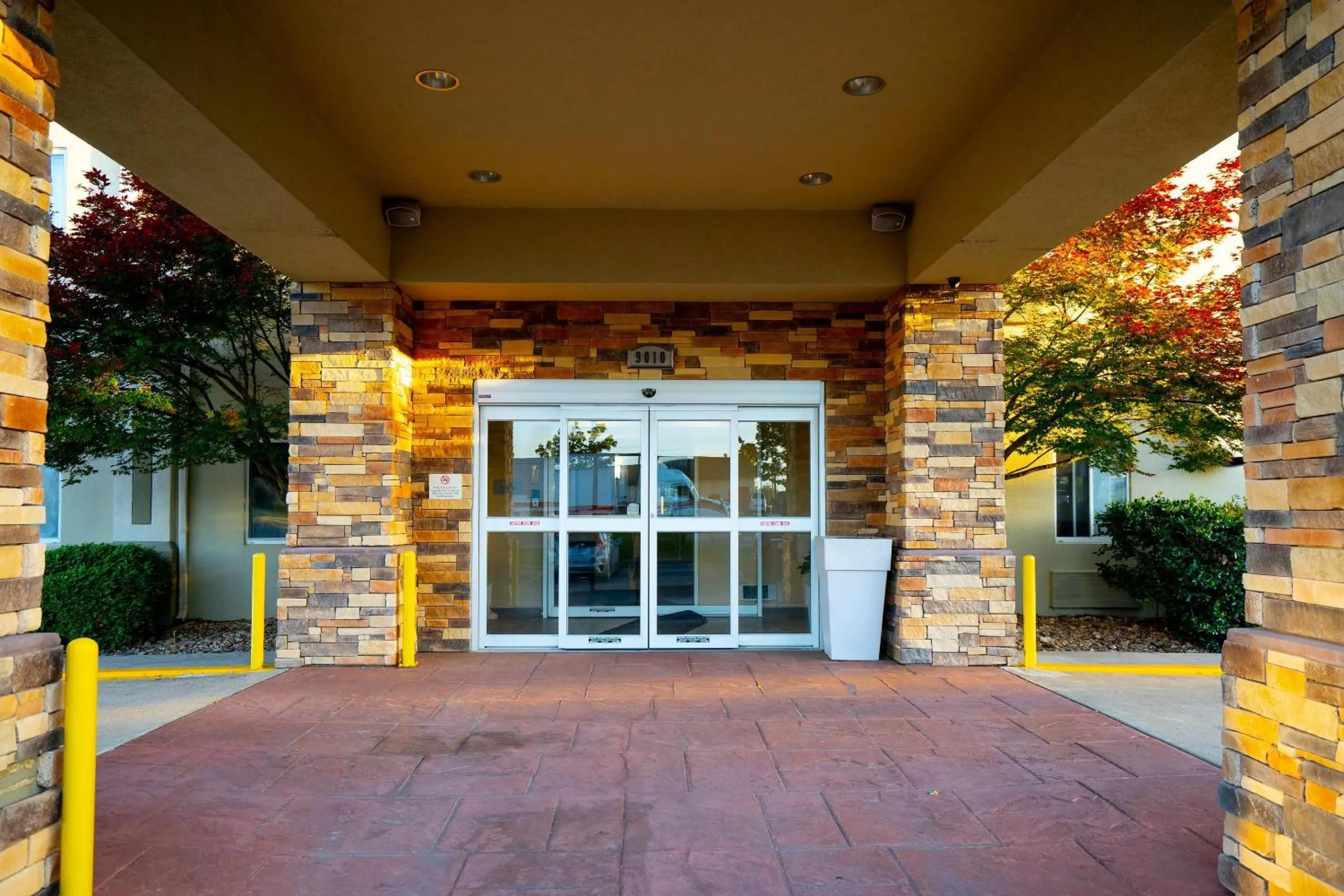 Property building in Comfort Inn South Tulsa - Woodland Hills