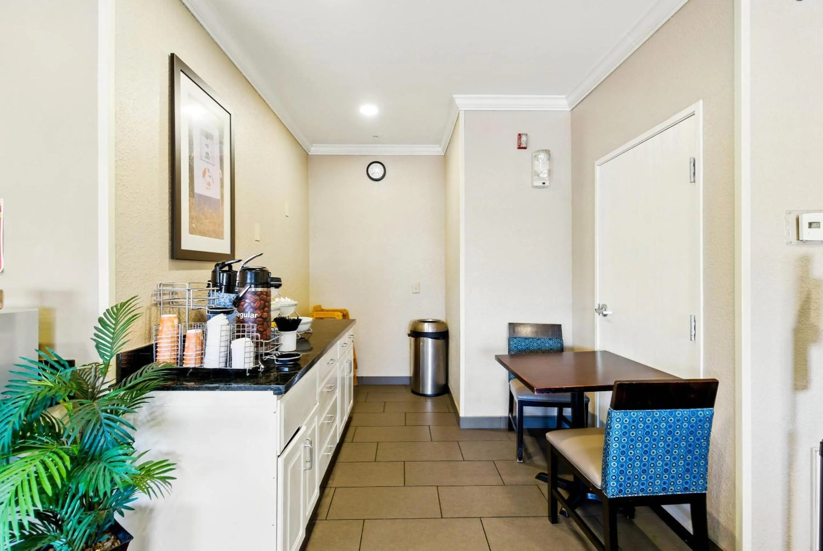 Breakfast in Comfort Inn South Tulsa - Woodland Hills