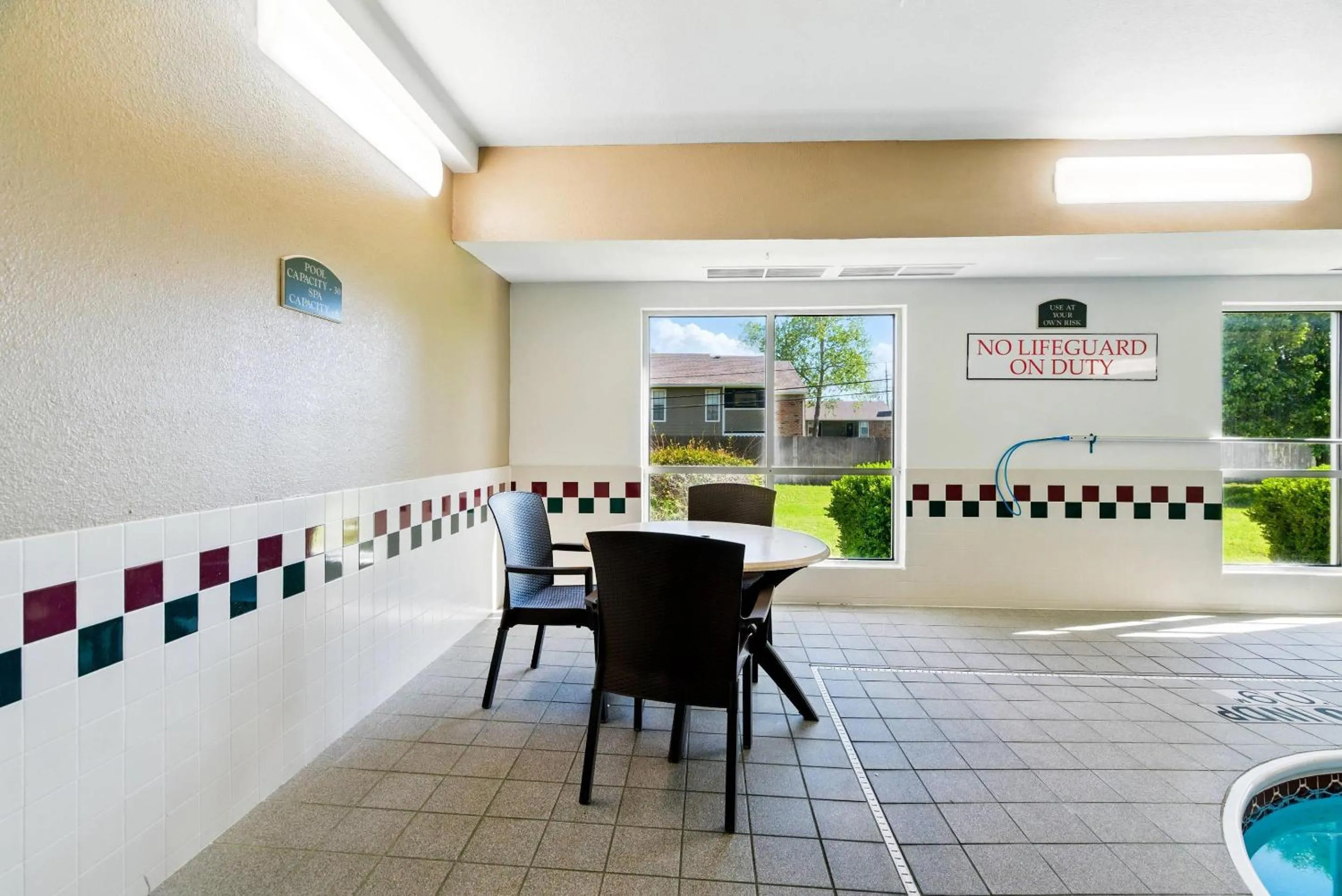 Swimming pool in Comfort Inn South Tulsa - Woodland Hills