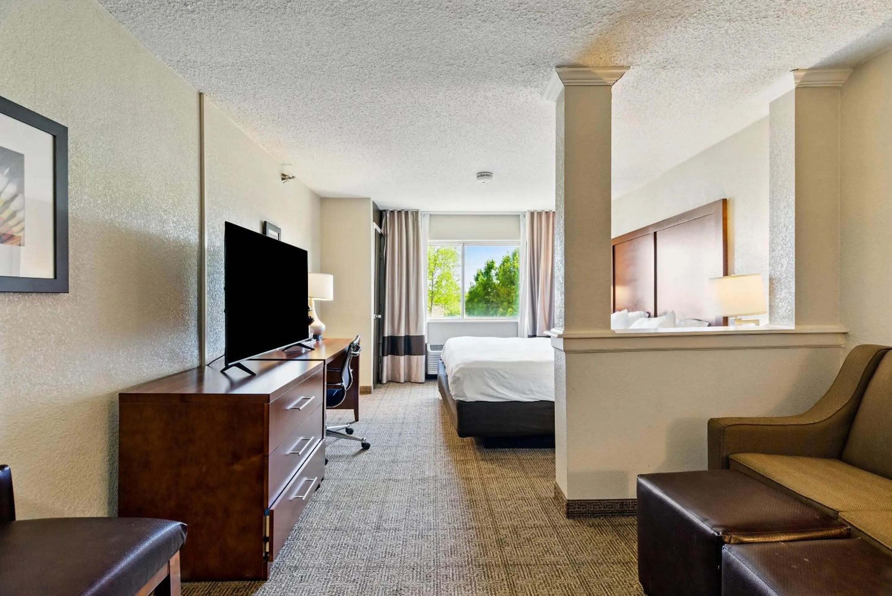 Bedroom, Bed in Comfort Inn South Tulsa - Woodland Hills