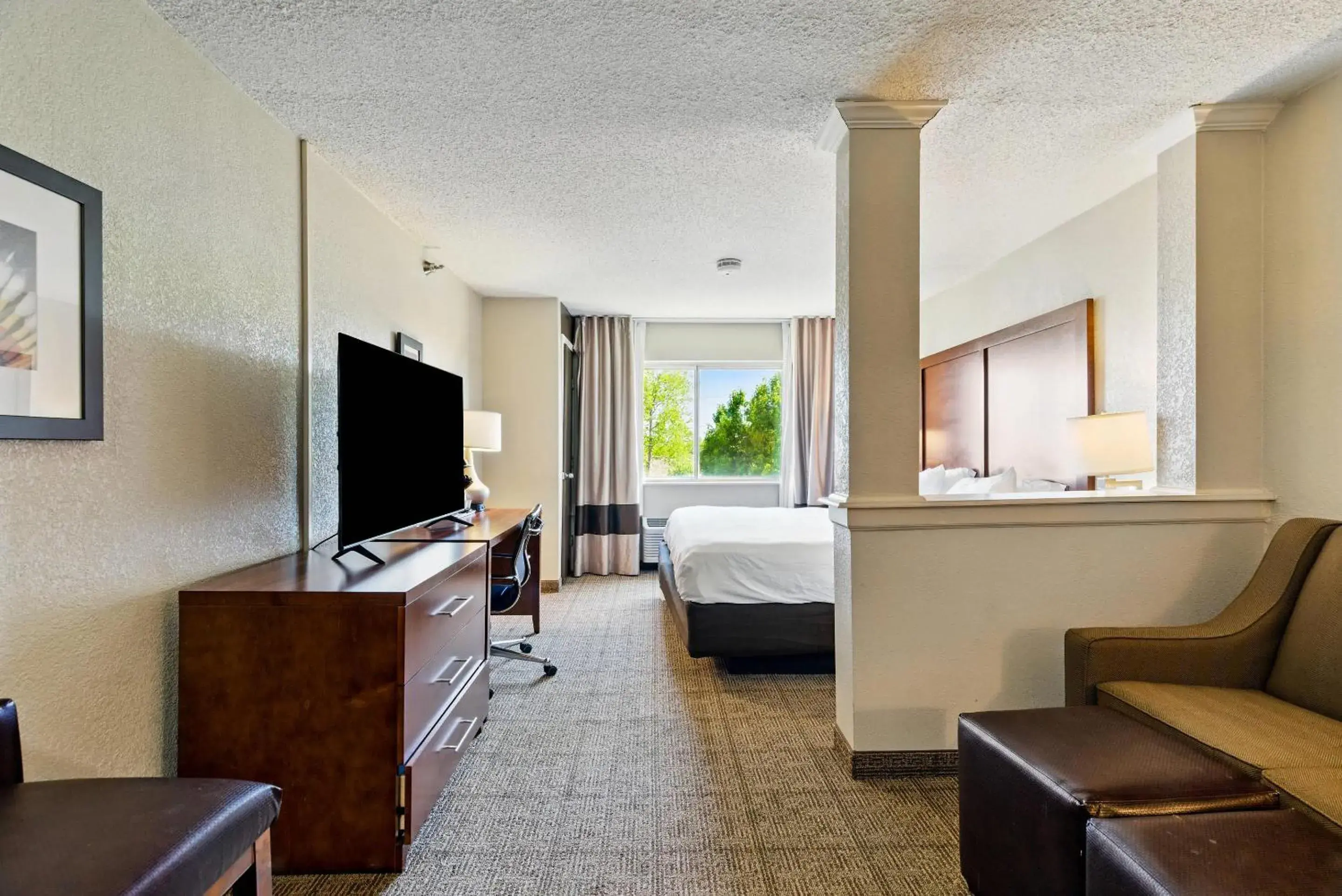 King Suite with Sofa Bed - Non Smoking in Comfort Inn South Tulsa - Woodland Hills King Suite with Sofa Bed - Non Smoking in Comfort Inn South Tulsa - Woodland Hills