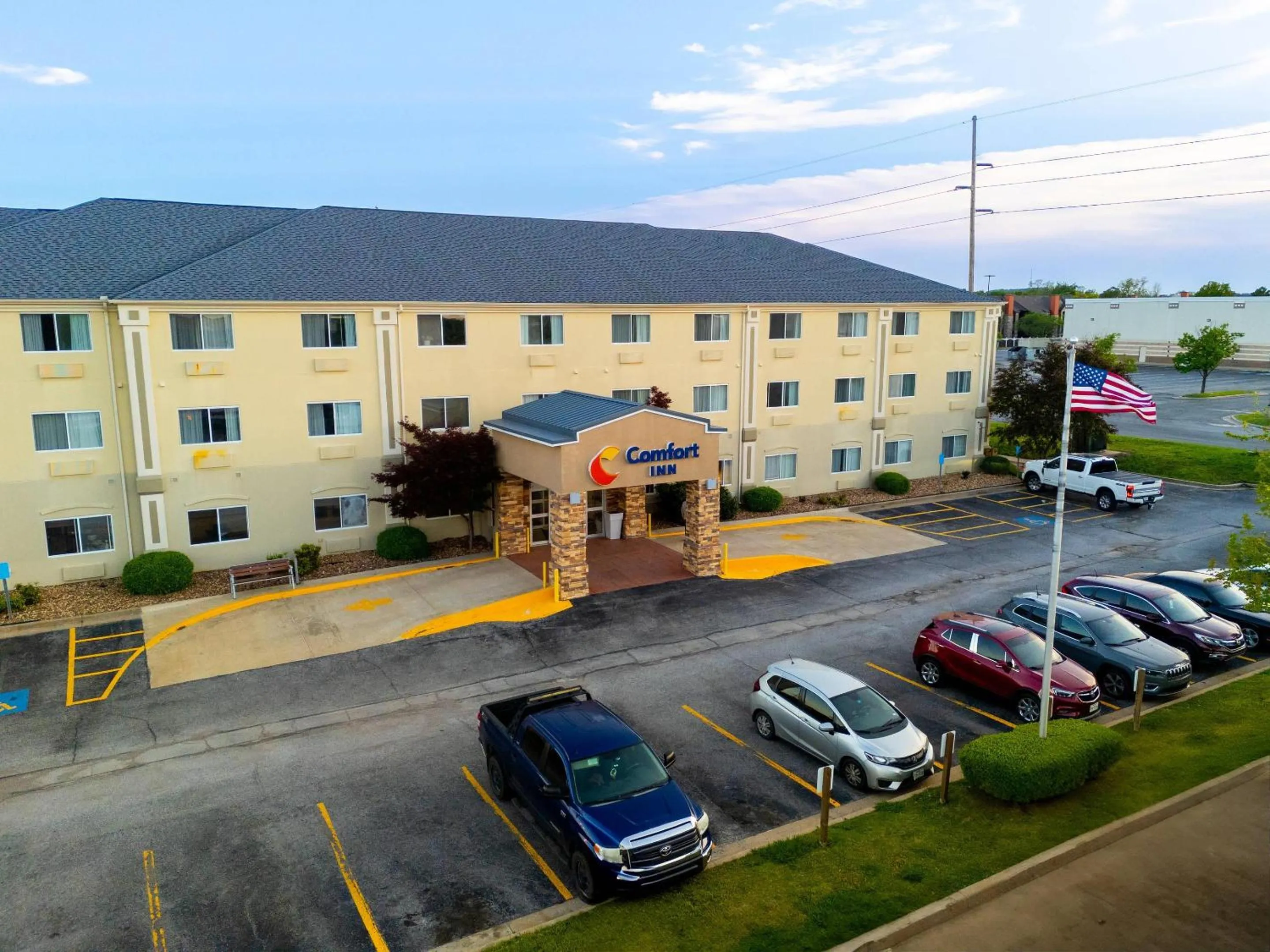Property building in Comfort Inn South Tulsa - Woodland Hills