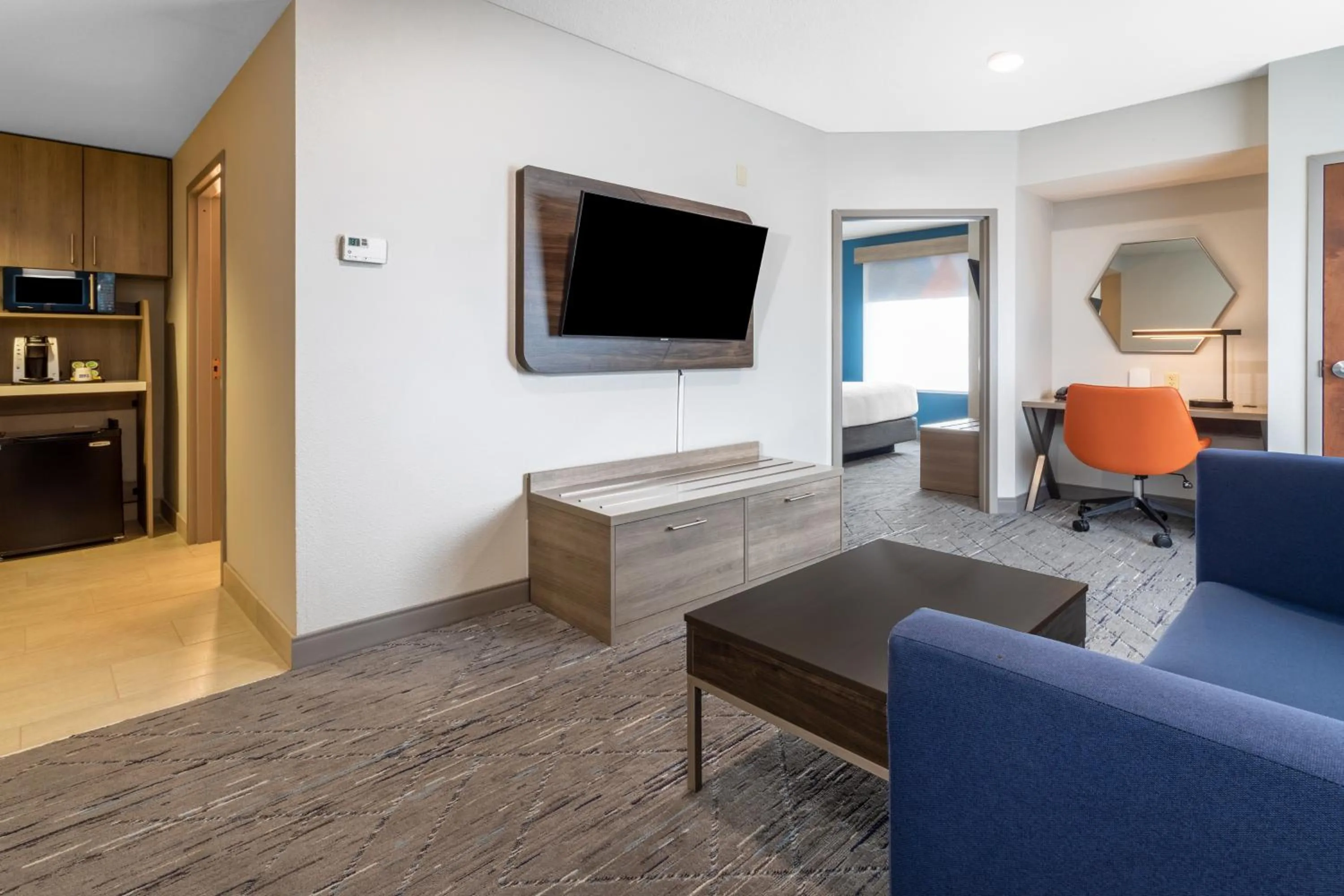 Living room in Holiday Inn Express Crystal River by IHG