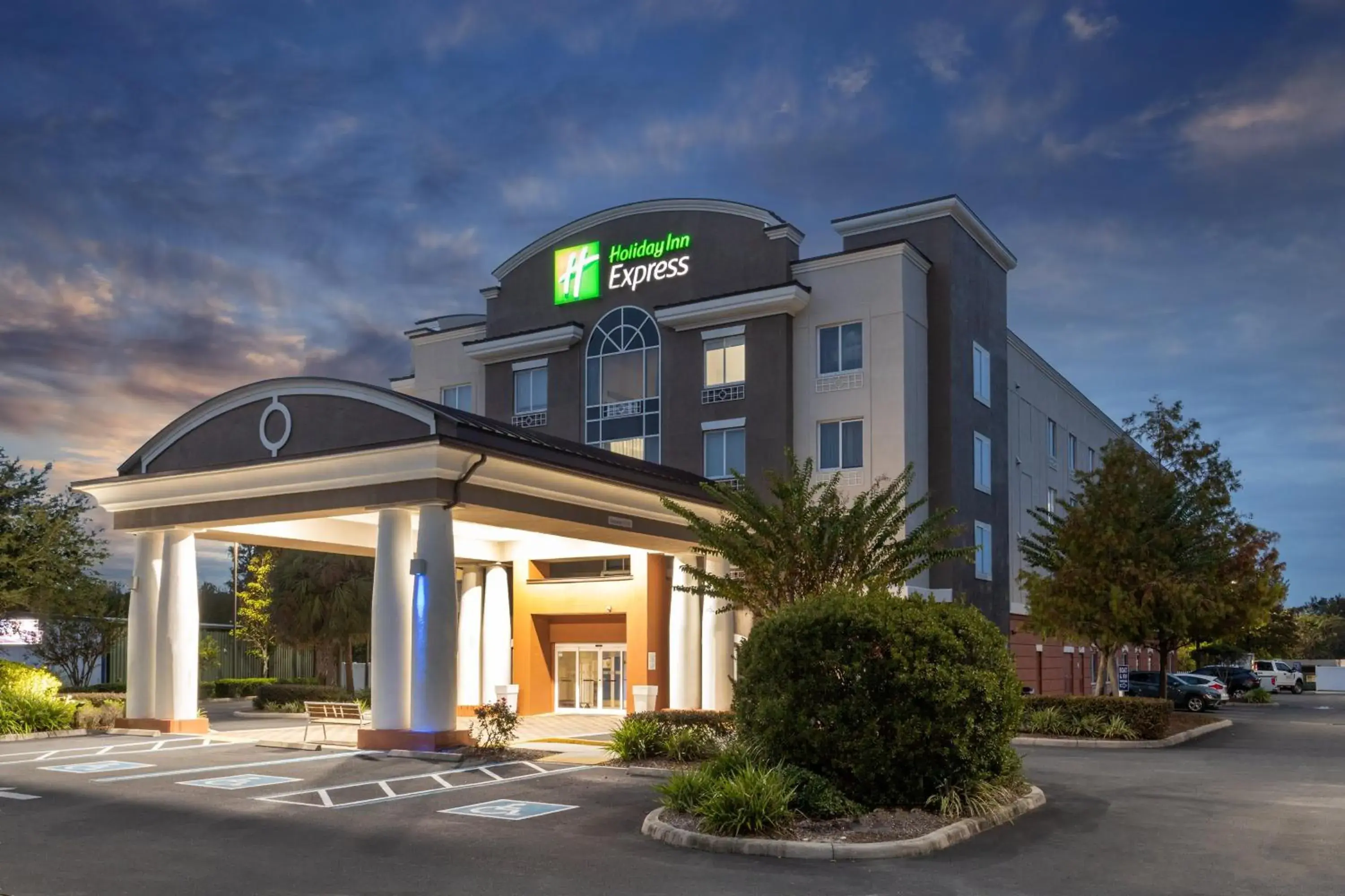 Property building in Holiday Inn Express Crystal River by IHG Property building in Holiday Inn Express Crystal River by IHG
