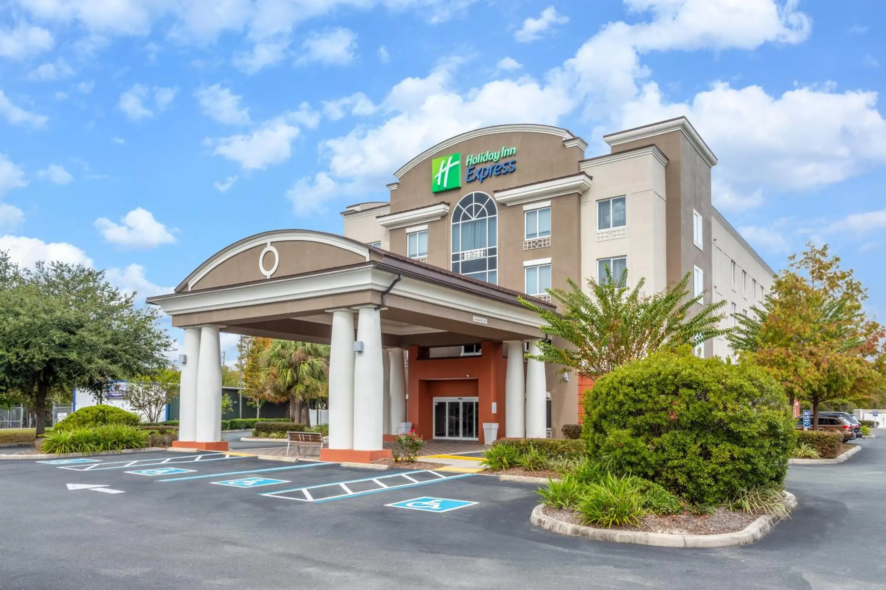 Property building in Holiday Inn Express Crystal River by IHG Property building in Holiday Inn Express Crystal River by IHG