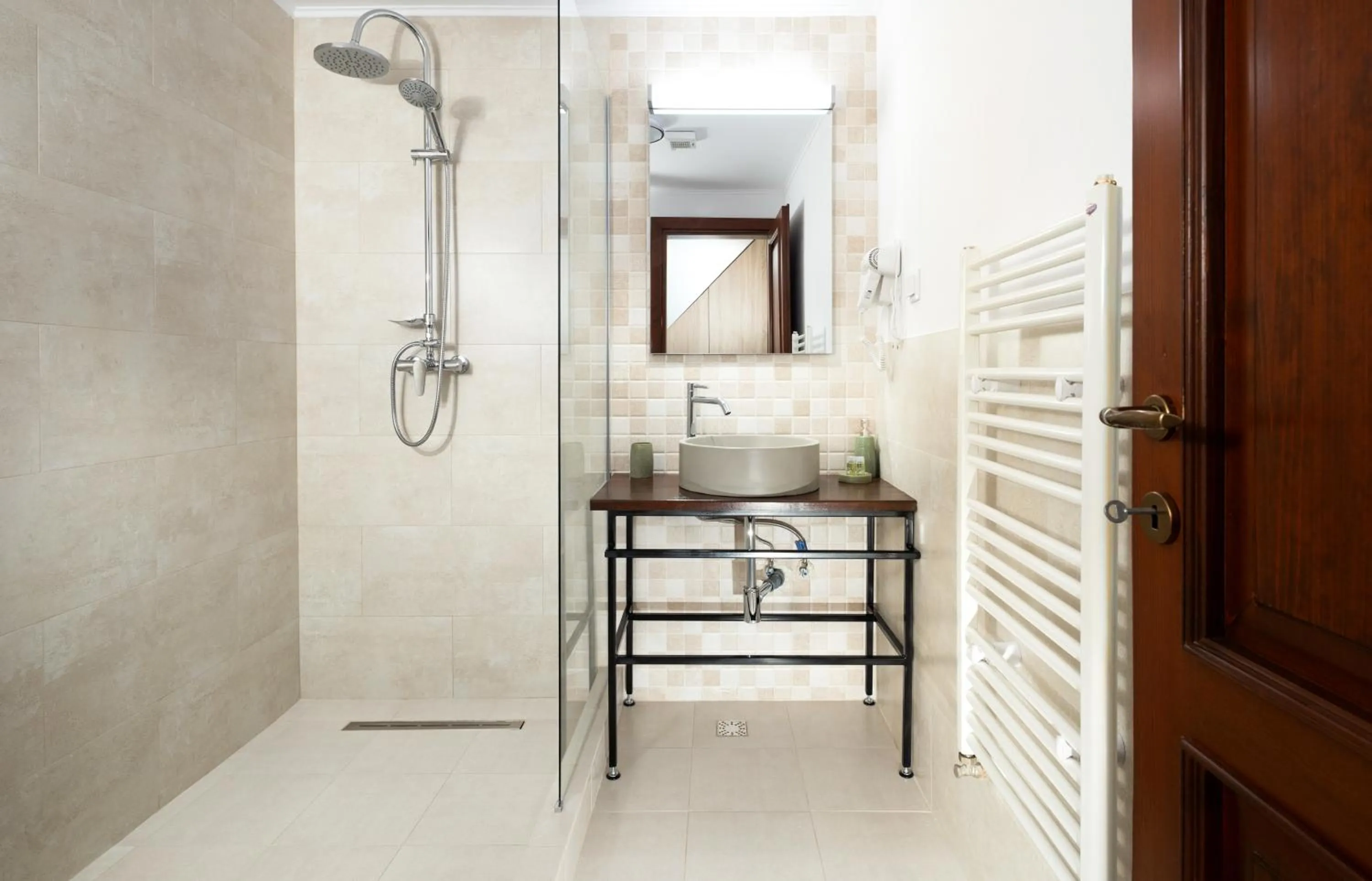 Shower in Hotel The Council