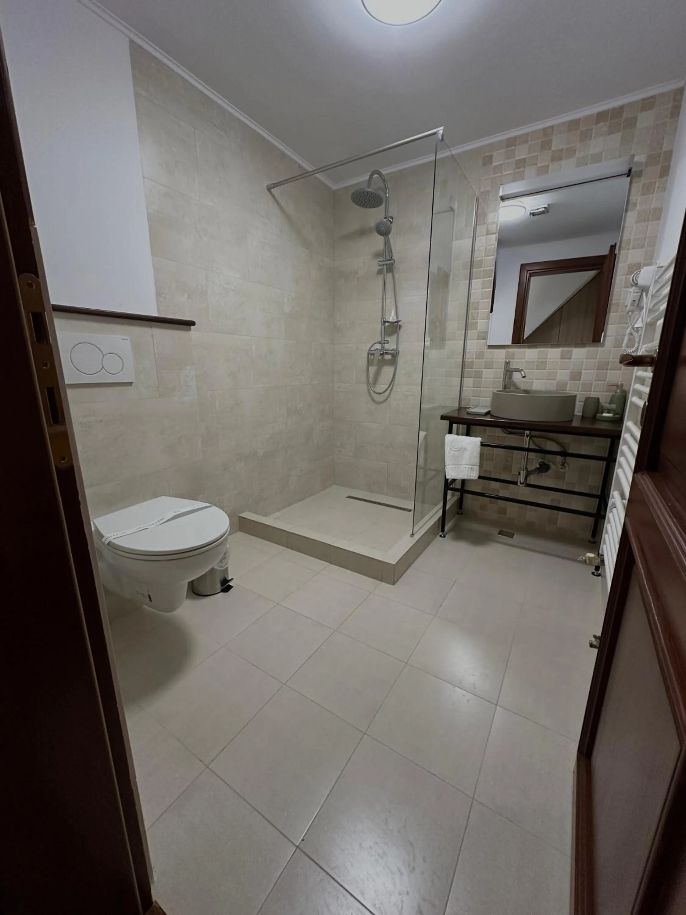 Shower in Hotel The Council