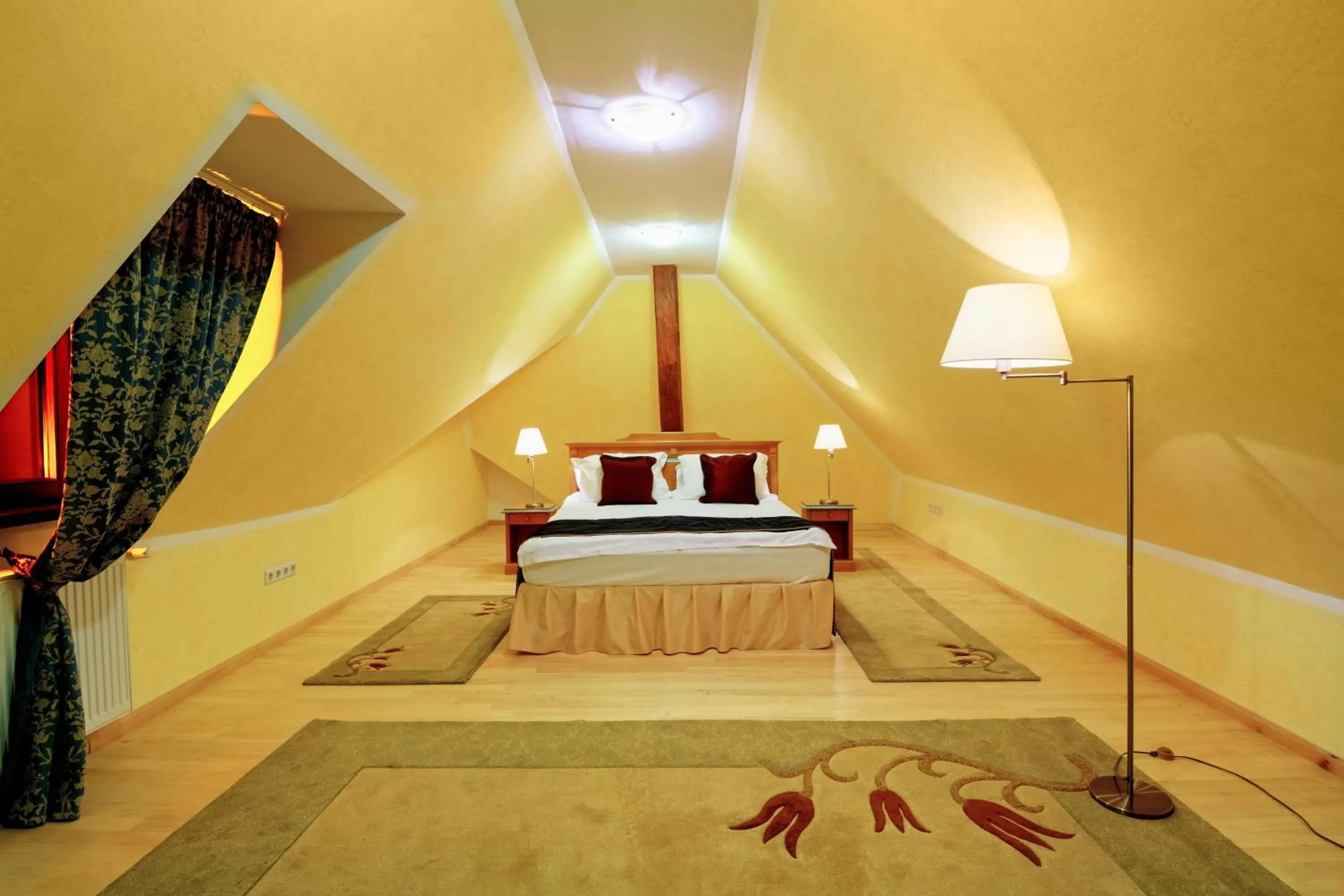 Bed in Hotel The Council