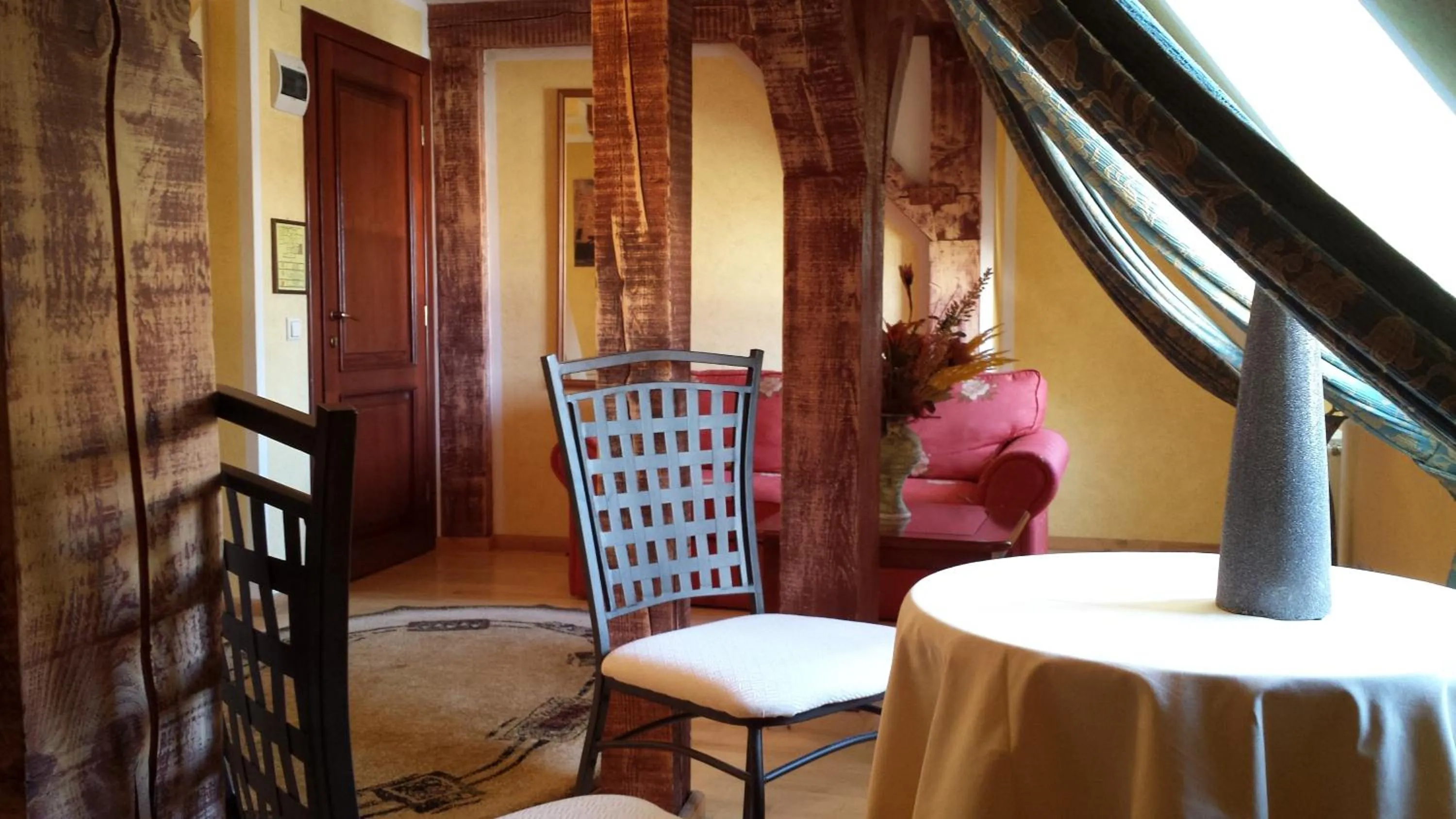 Decorative detail in Hotel The Council