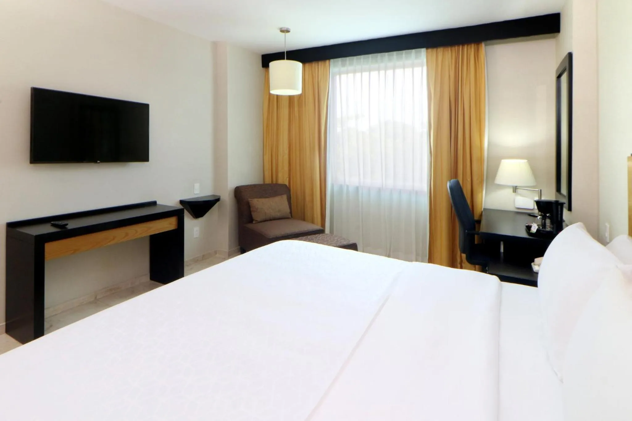 Photo of the whole room, Bed in Holiday Inn Express Ciudad Del Carmen by IHG