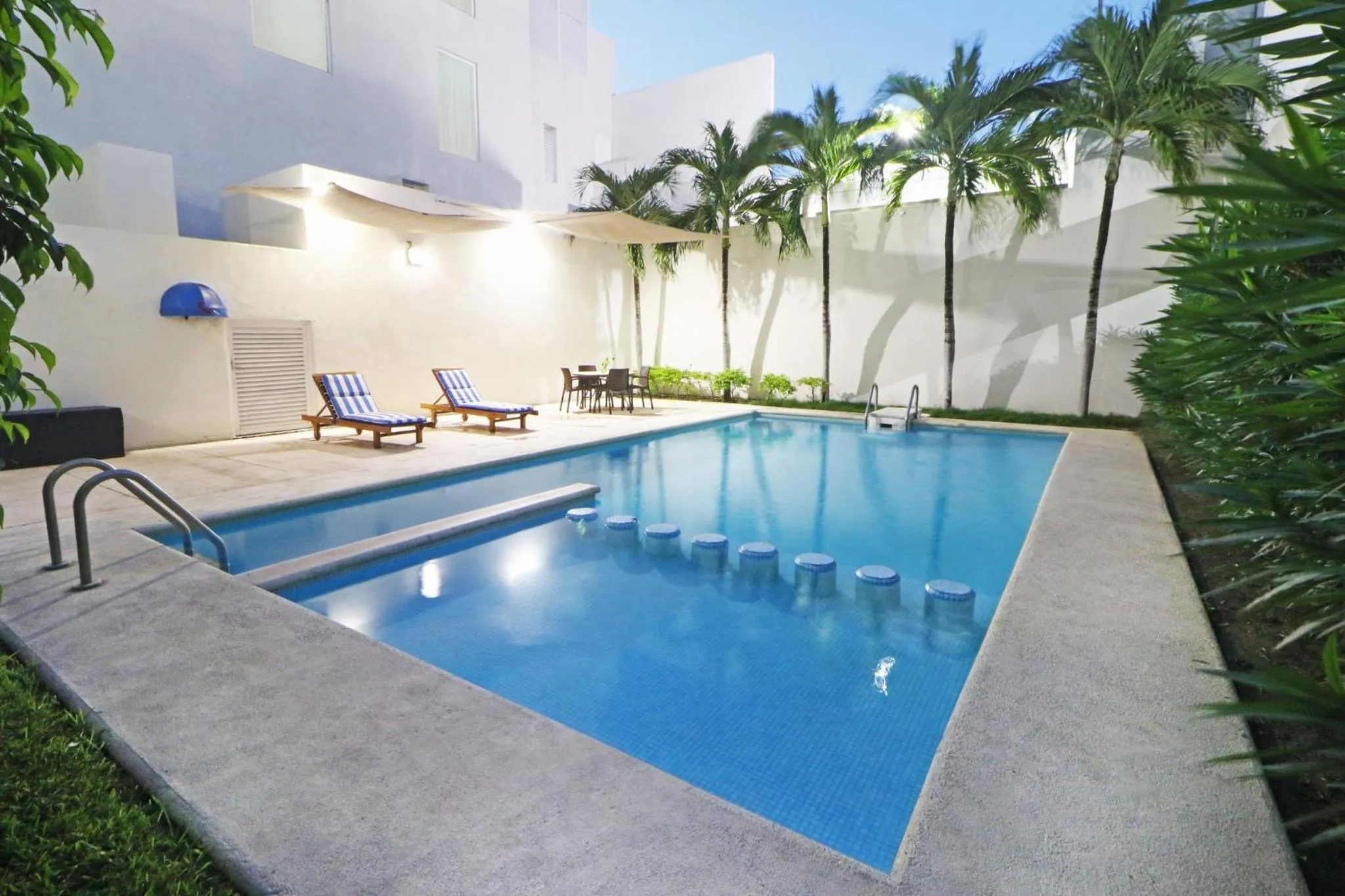 Swimming pool in Holiday Inn Express Ciudad Del Carmen by IHG