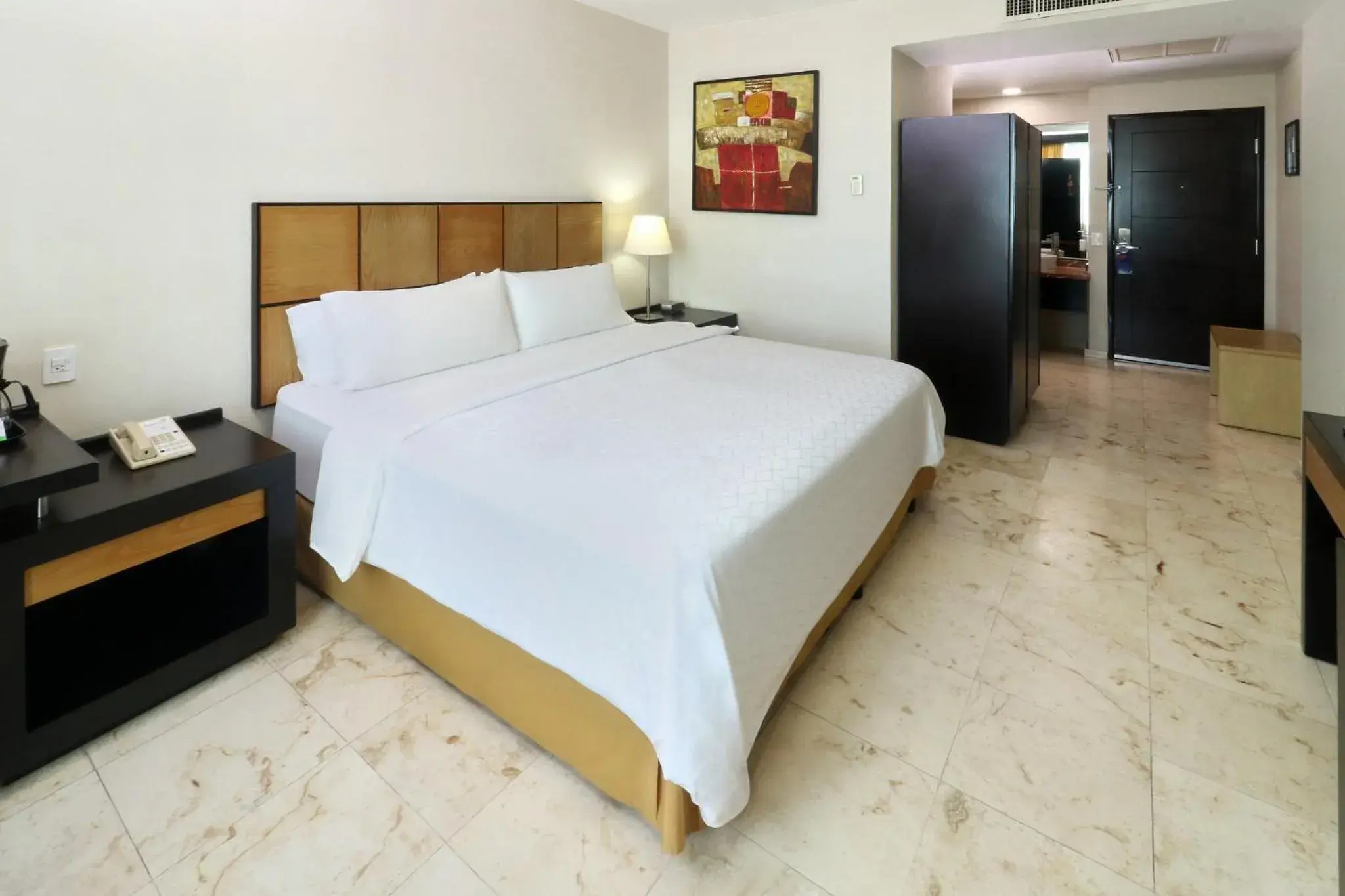 Standard King Room - Accessible in Holiday Inn Express Ciudad Del Carmen by IHG Standard King Room - Accessible in Holiday Inn Express Ciudad Del Carmen by IHG