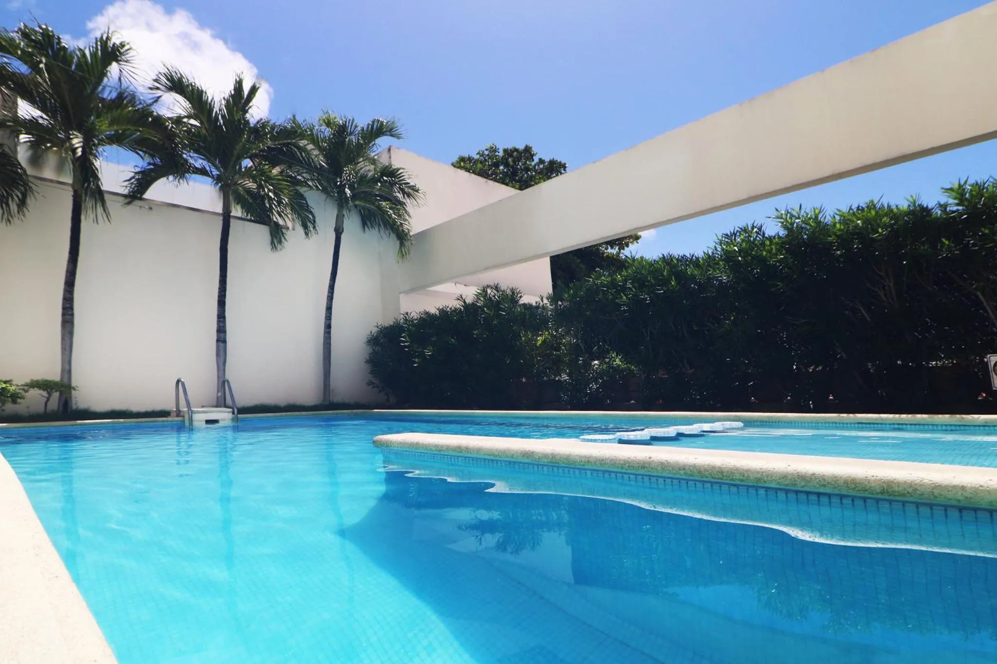 Swimming pool in Holiday Inn Express Ciudad Del Carmen by IHG