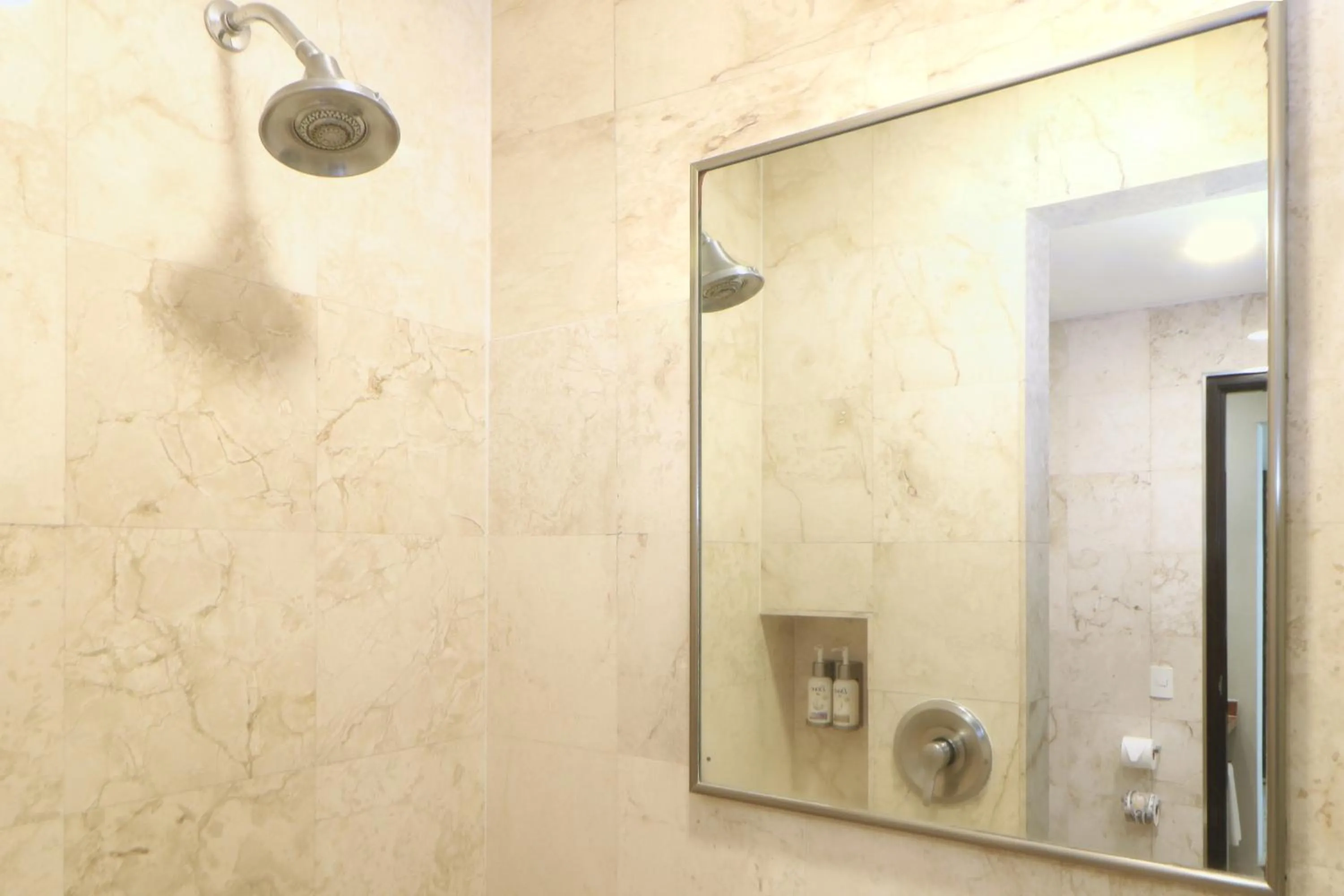 Bathroom in Holiday Inn Express Ciudad Del Carmen by IHG