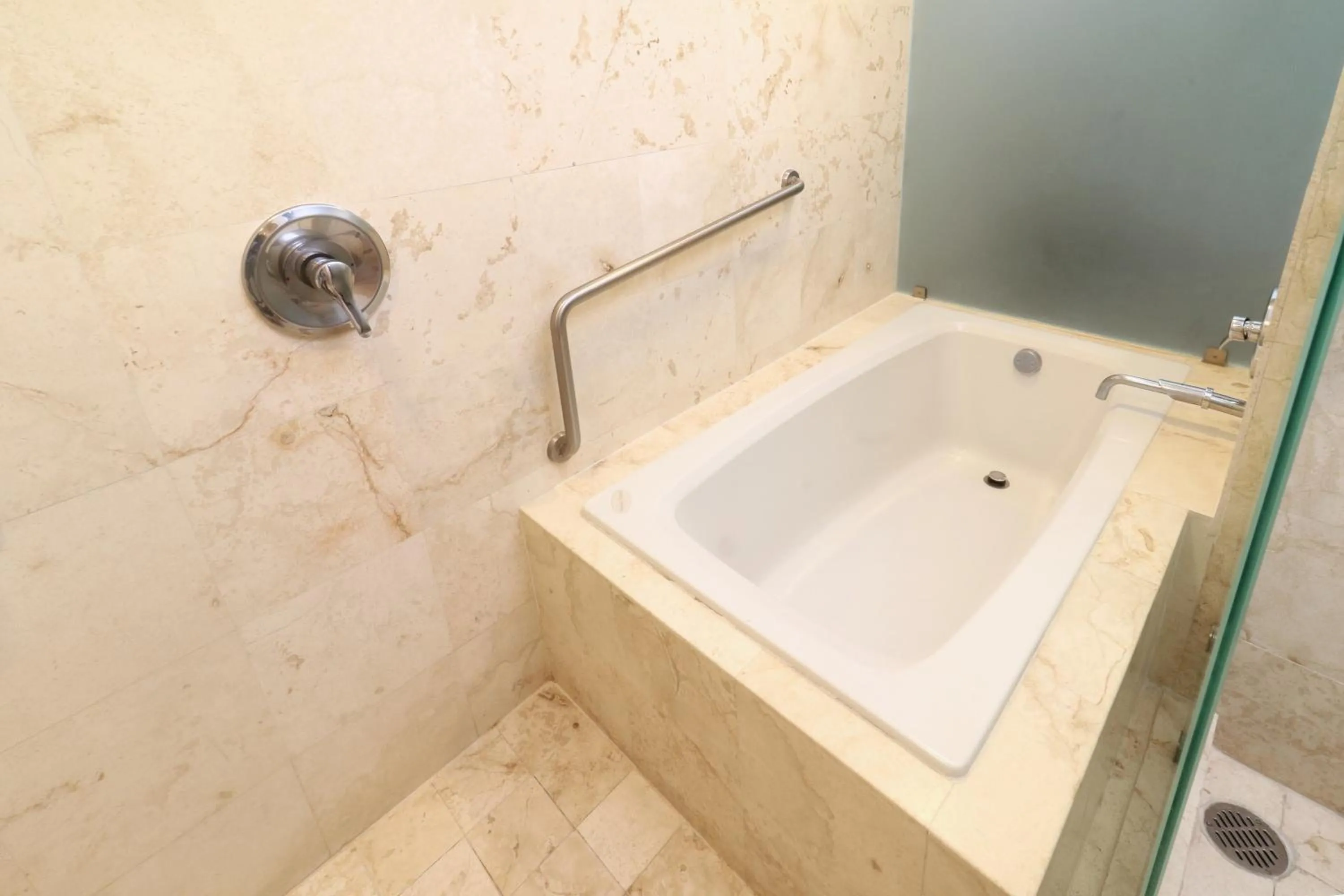 Shower in Hotel Viajero Plus