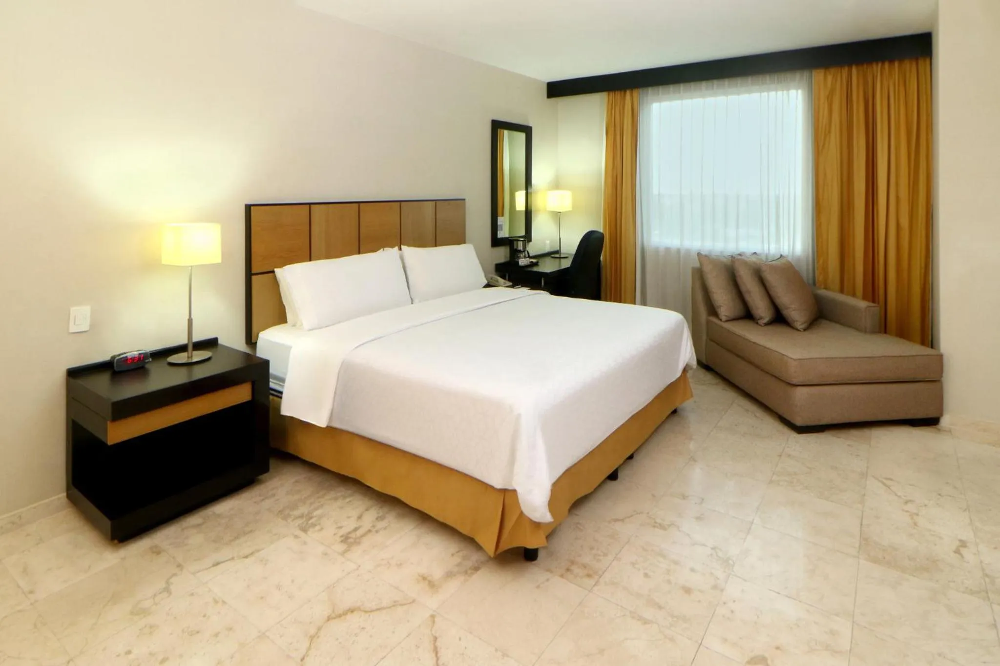 Photo of the whole room, Bed in Holiday Inn Express Ciudad Del Carmen by IHG