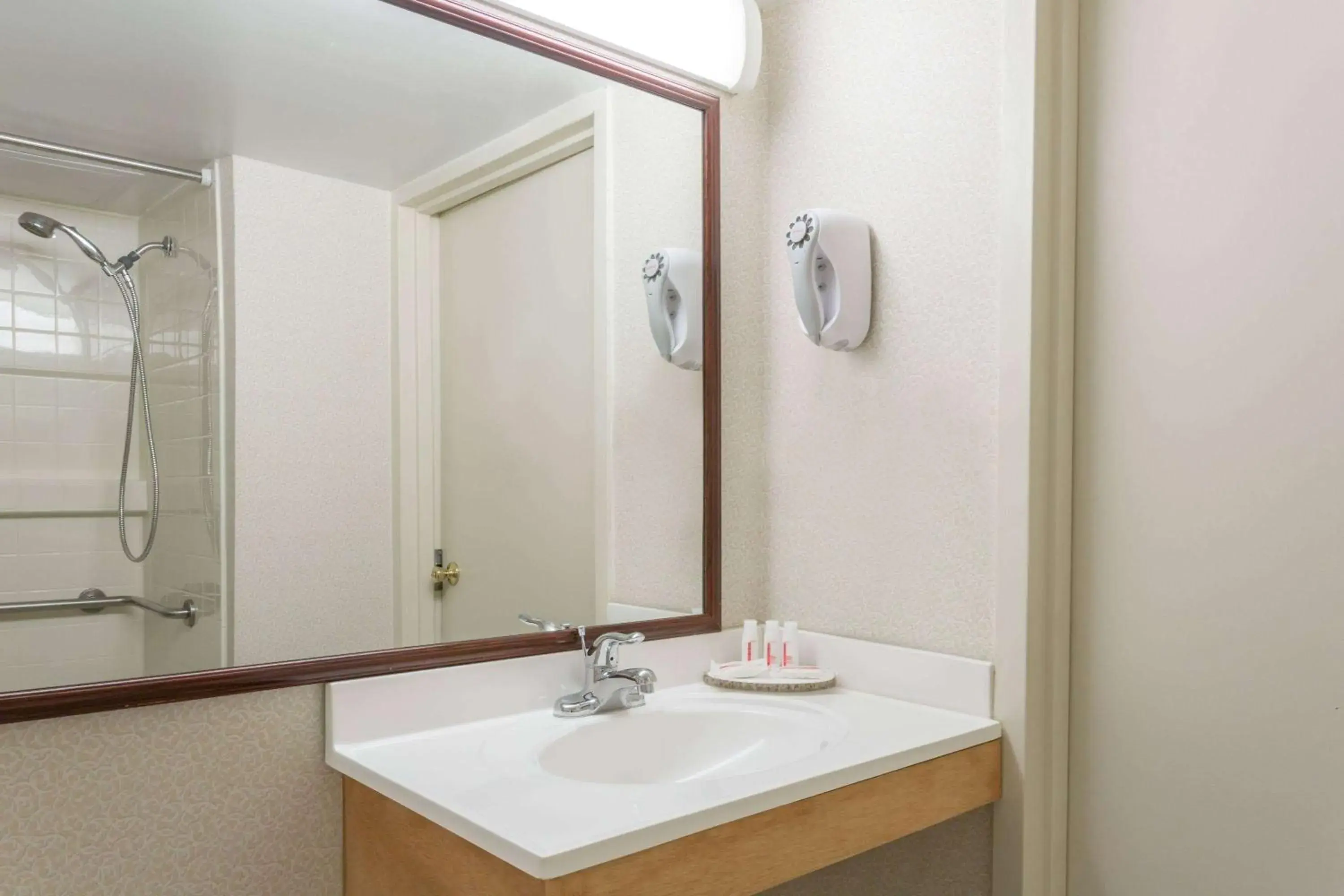 Bathroom in Ramada by Wyndham Triangle/Quantico Bathroom in Ramada by Wyndham Triangle/Quantico