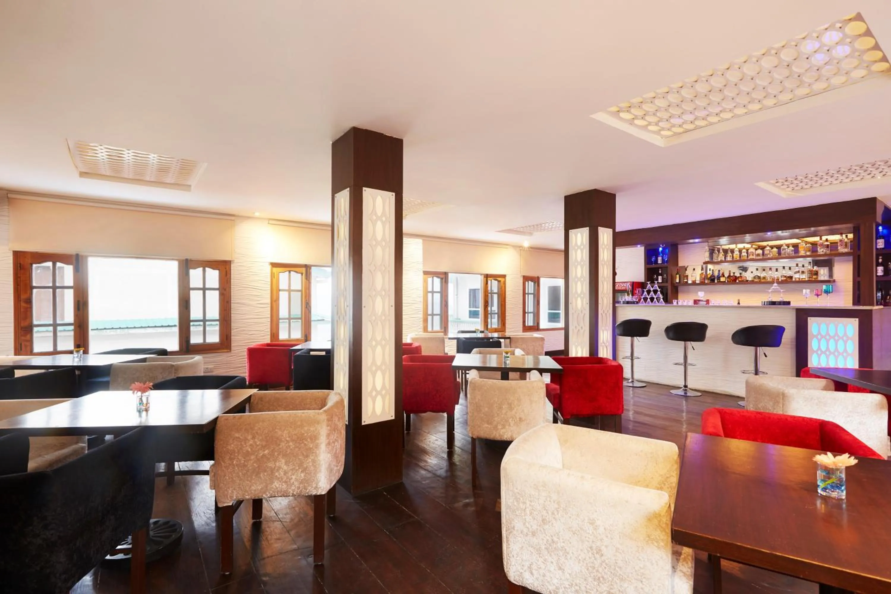 Lounge or bar in Sterling Kufri